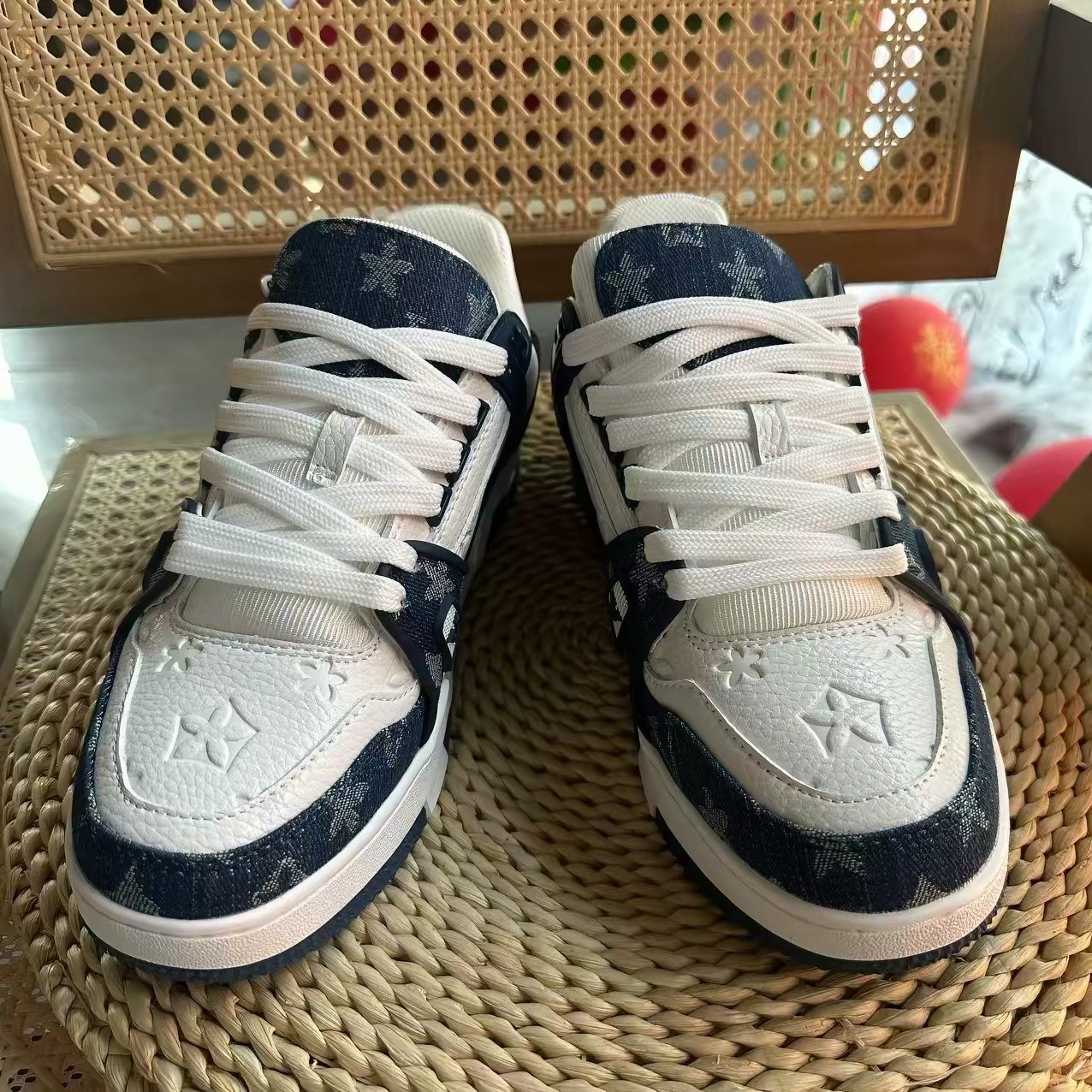 年度爱穿！牛仔拼皮低帮板鞋，情侣款绝了