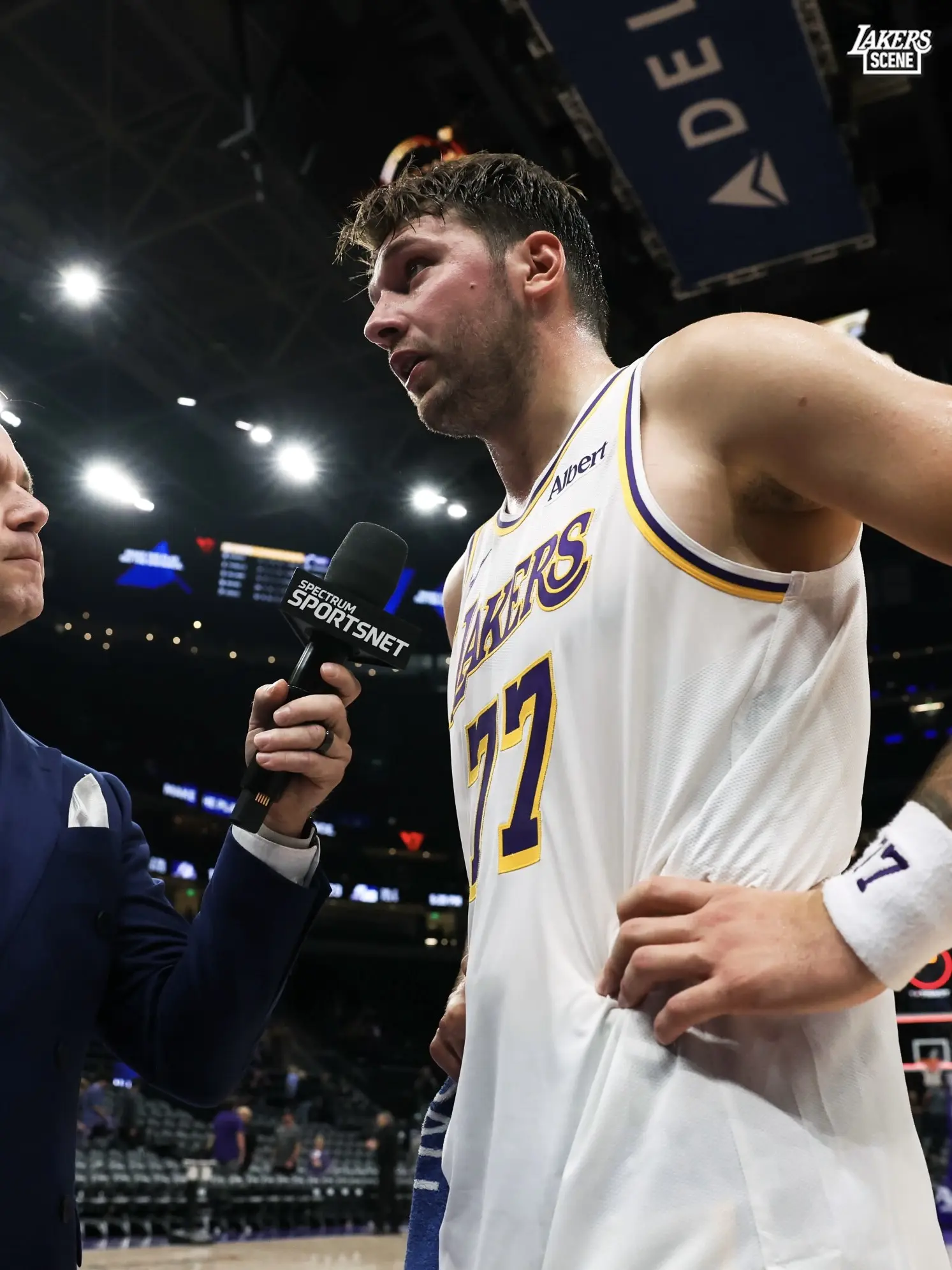 炽热橙!东契奇上脚Jordan LUKA 5橙色赛场实拍