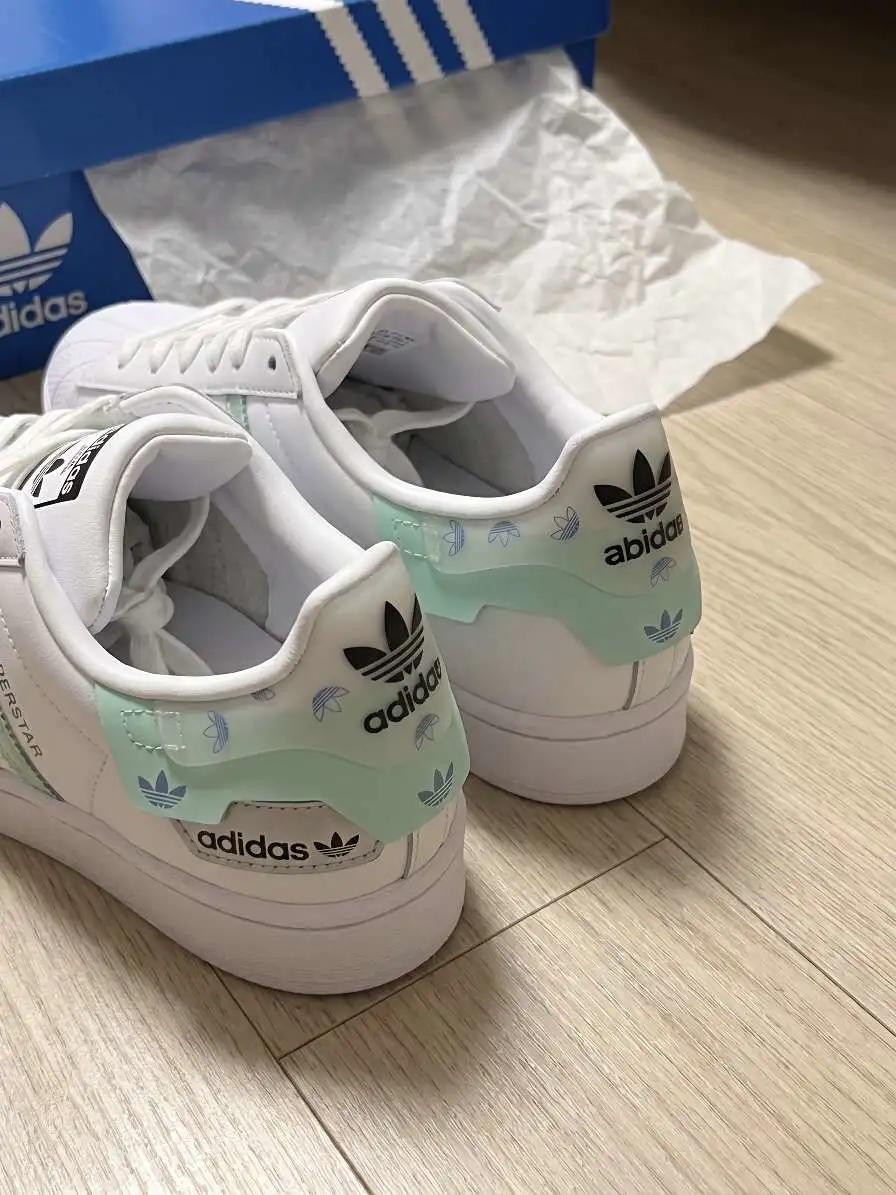 薄荷绿真的好夏天!这双小白鞋好乖·· 👟
