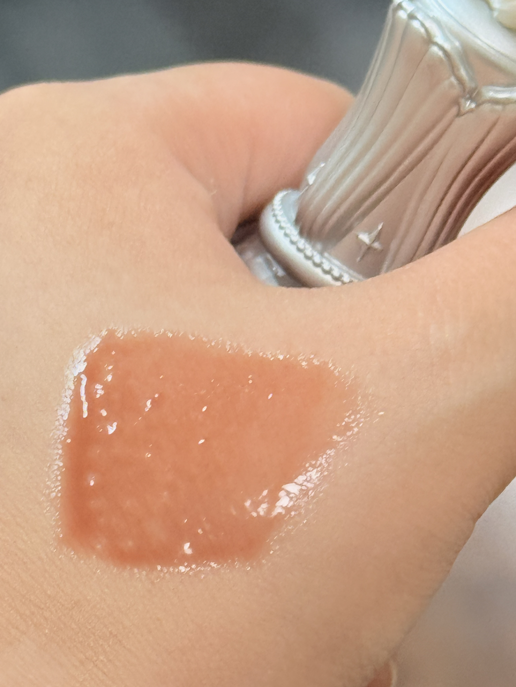 把果冻海涂在嘴上！🥹