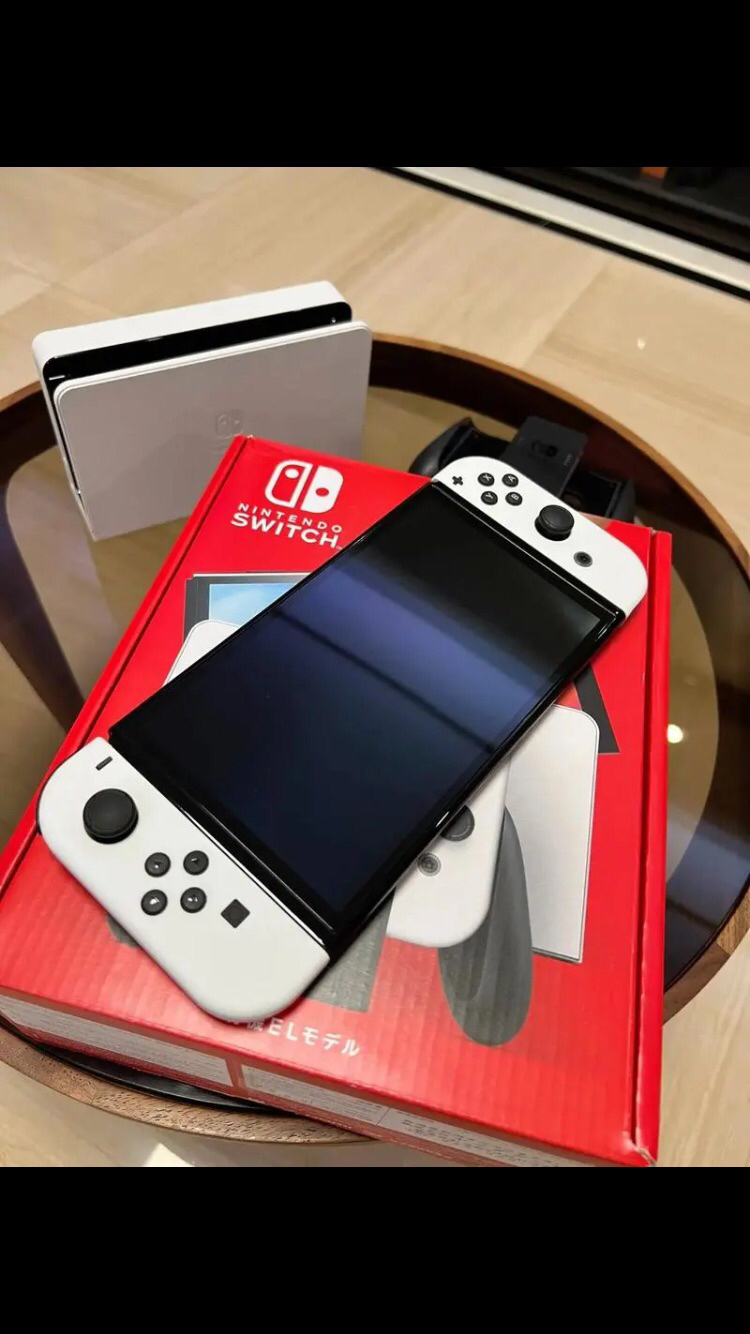 任天堂 Switch 游戏机：丰富游戏阵