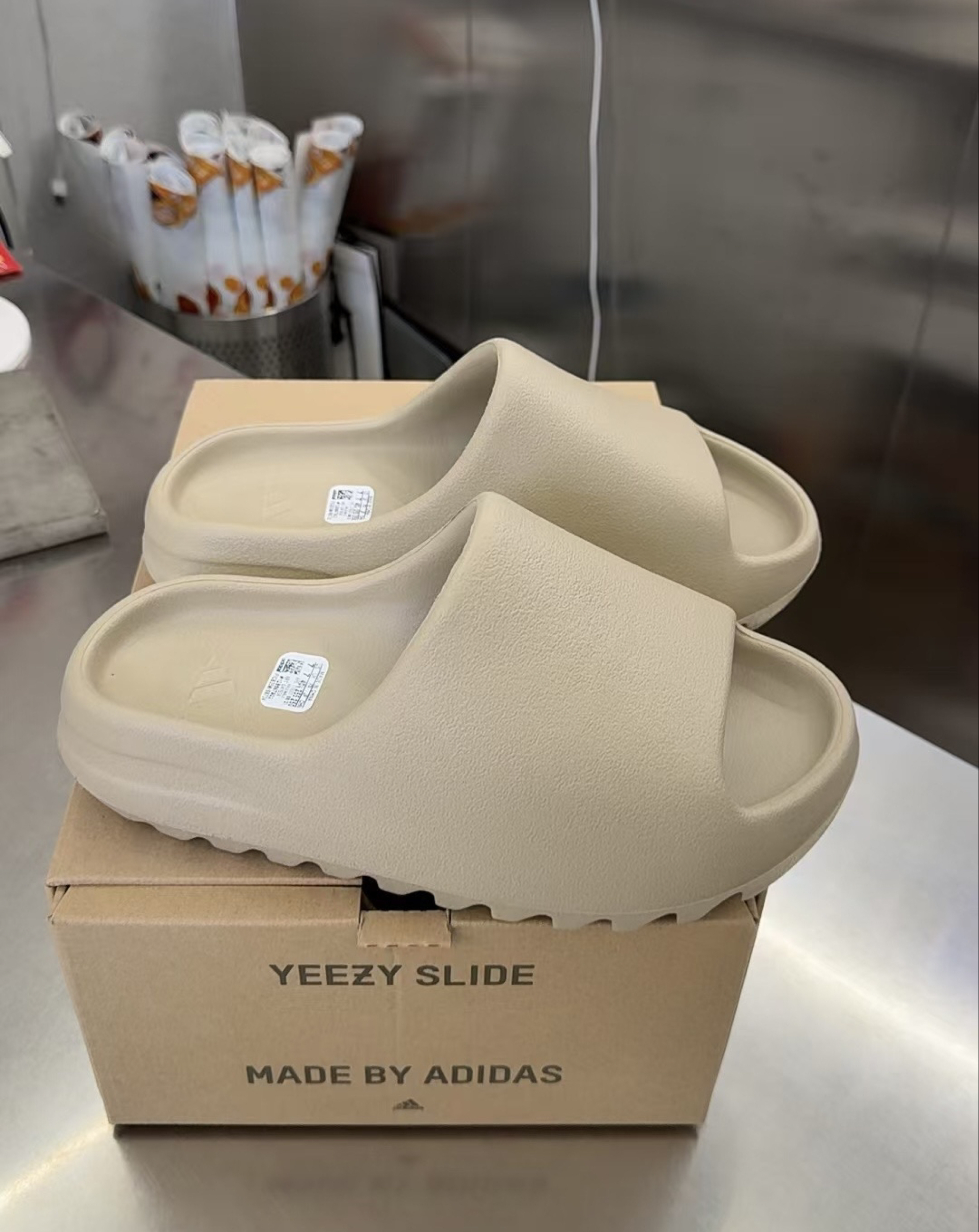 今日新宠💫 YEEZY SLIDE 拖鞋