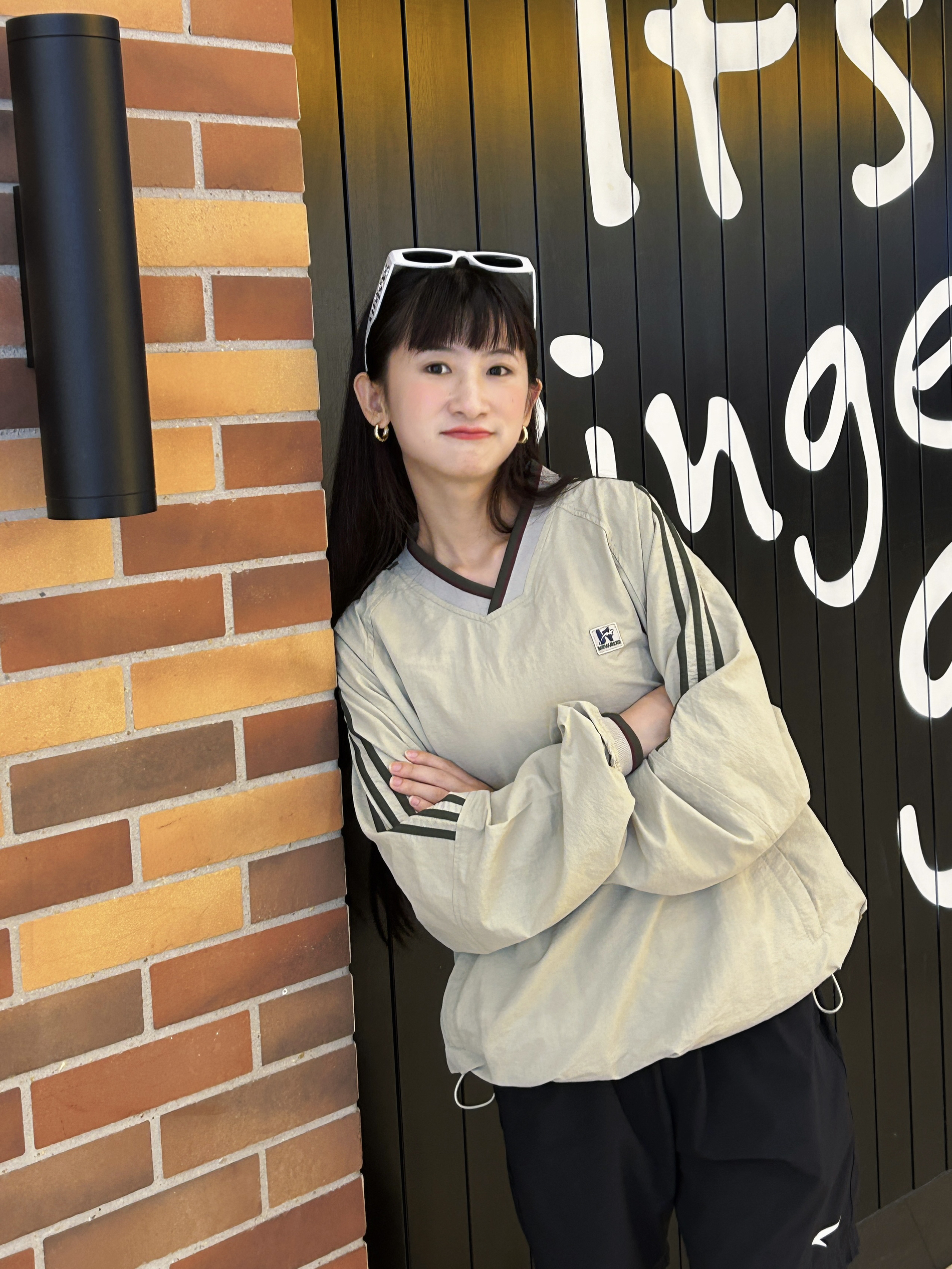 韩里韩气的卡其V领上衣 日常出片💯