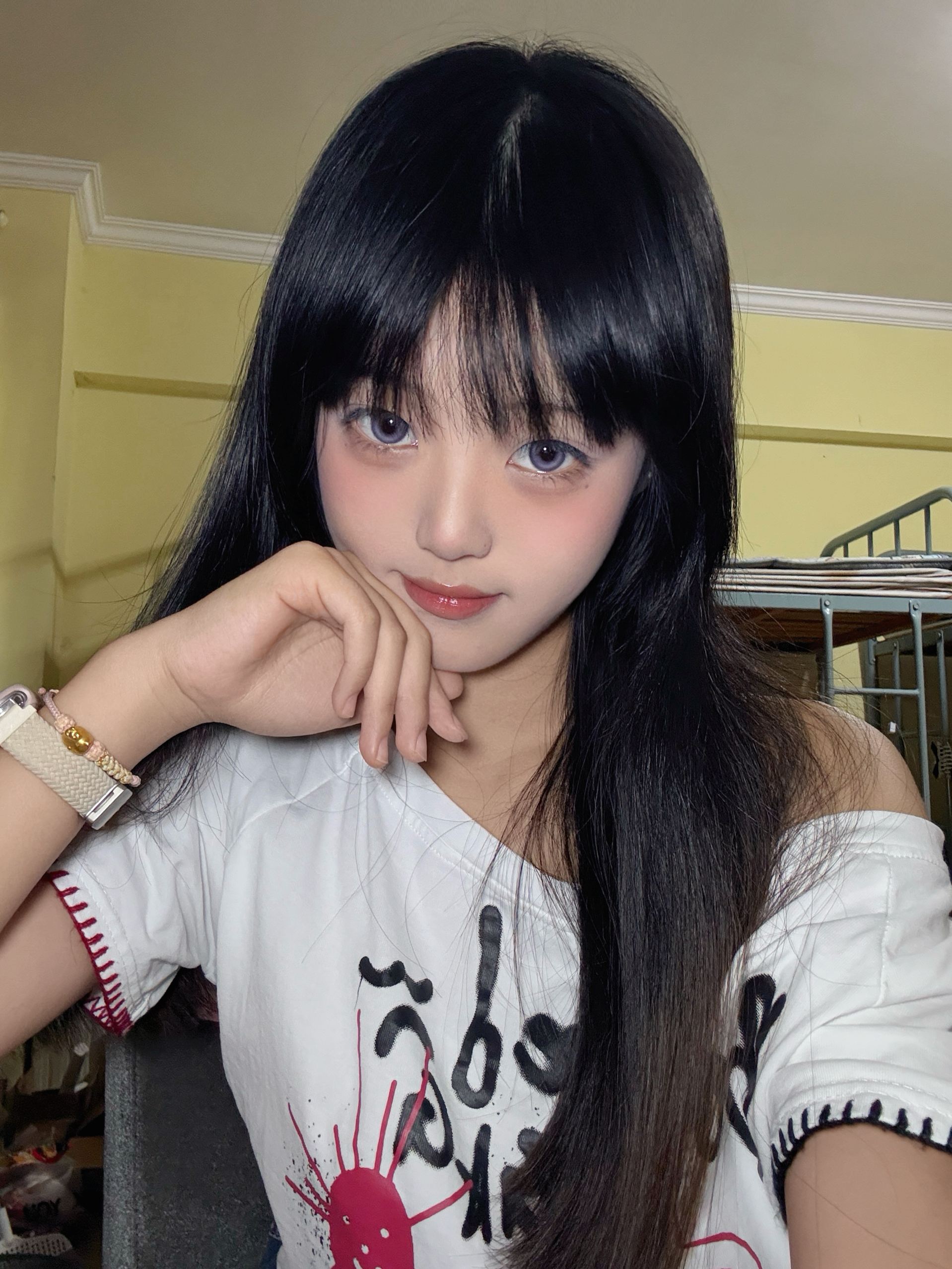 淡紫色的美瞳好特别