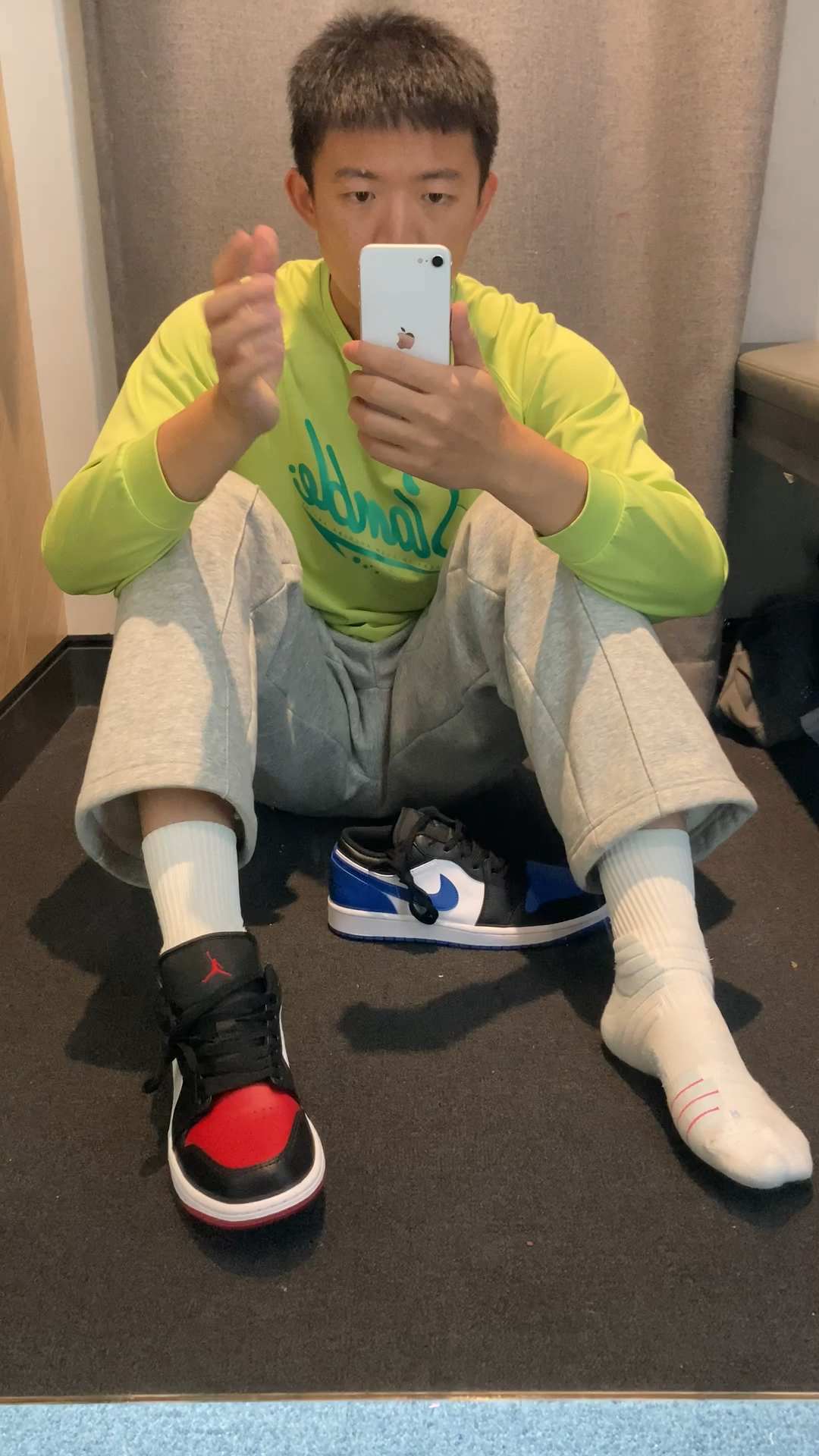黑红脚趾还是皇家蓝上脚效果