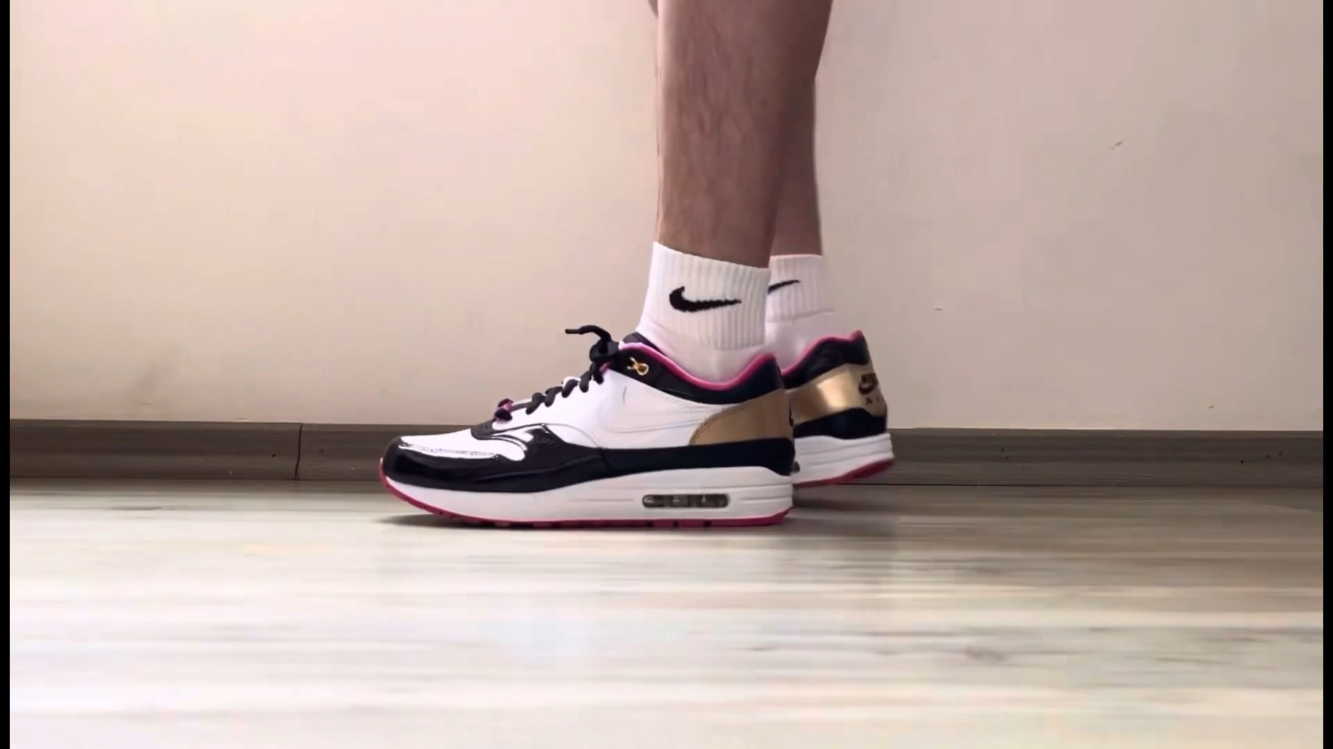 周杰伦联名Air Max 1大钢琴上脚效果