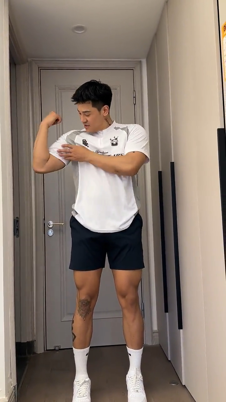 美式宽松T恤运动训练都很不错