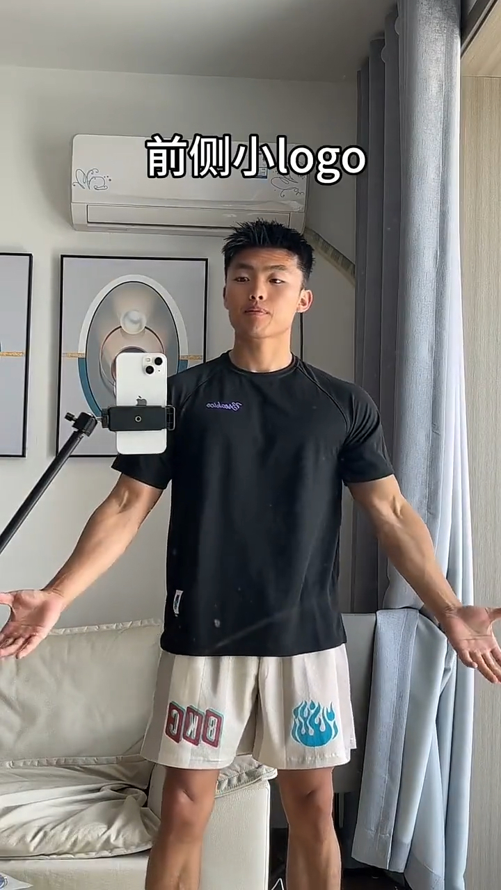 今日份快乐是这一套运动服给的,打球必备,帅就完事了!
