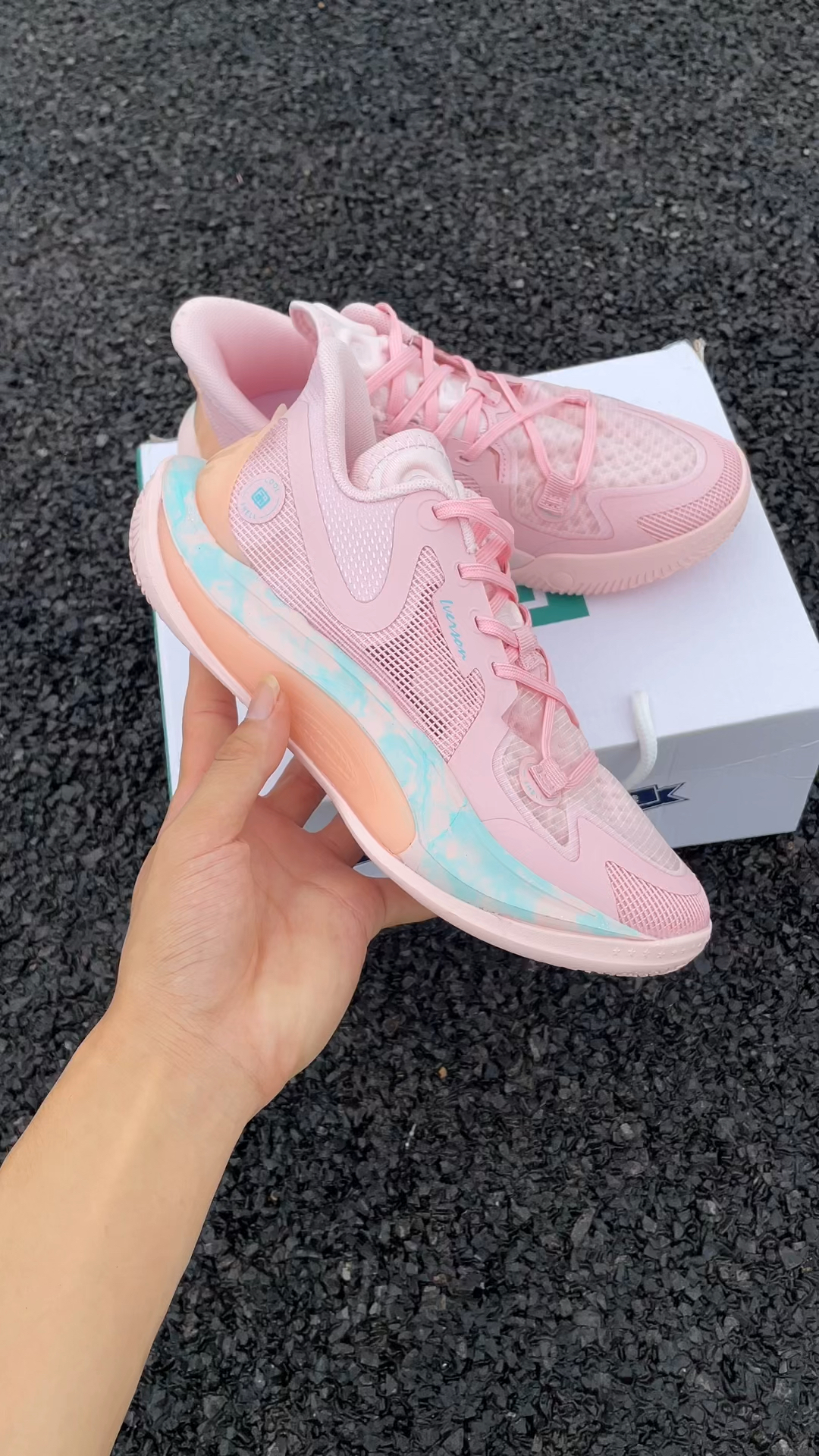艾弗森还得是粉色