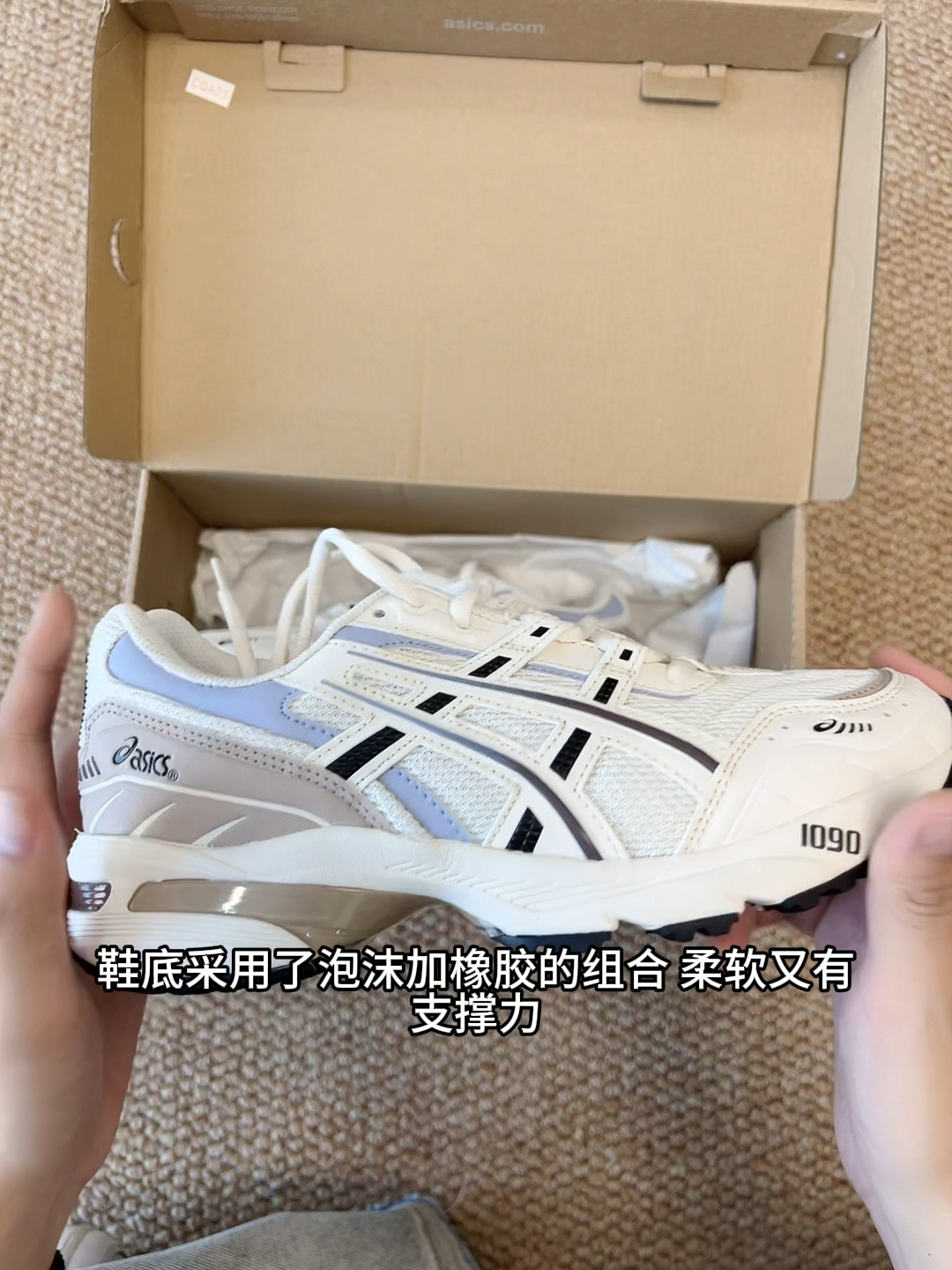 拿到鞋子真的是觉的后悔入手太晚了~
鞋身