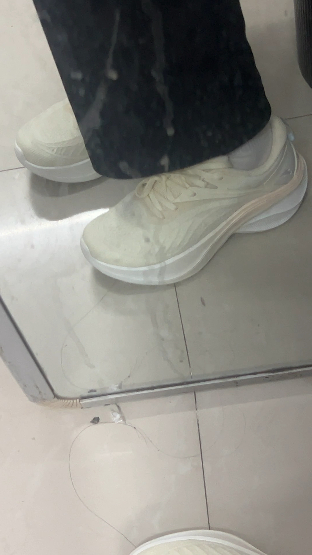 🔍分享理由：

奶白奶白的鞋子 颜值高脚