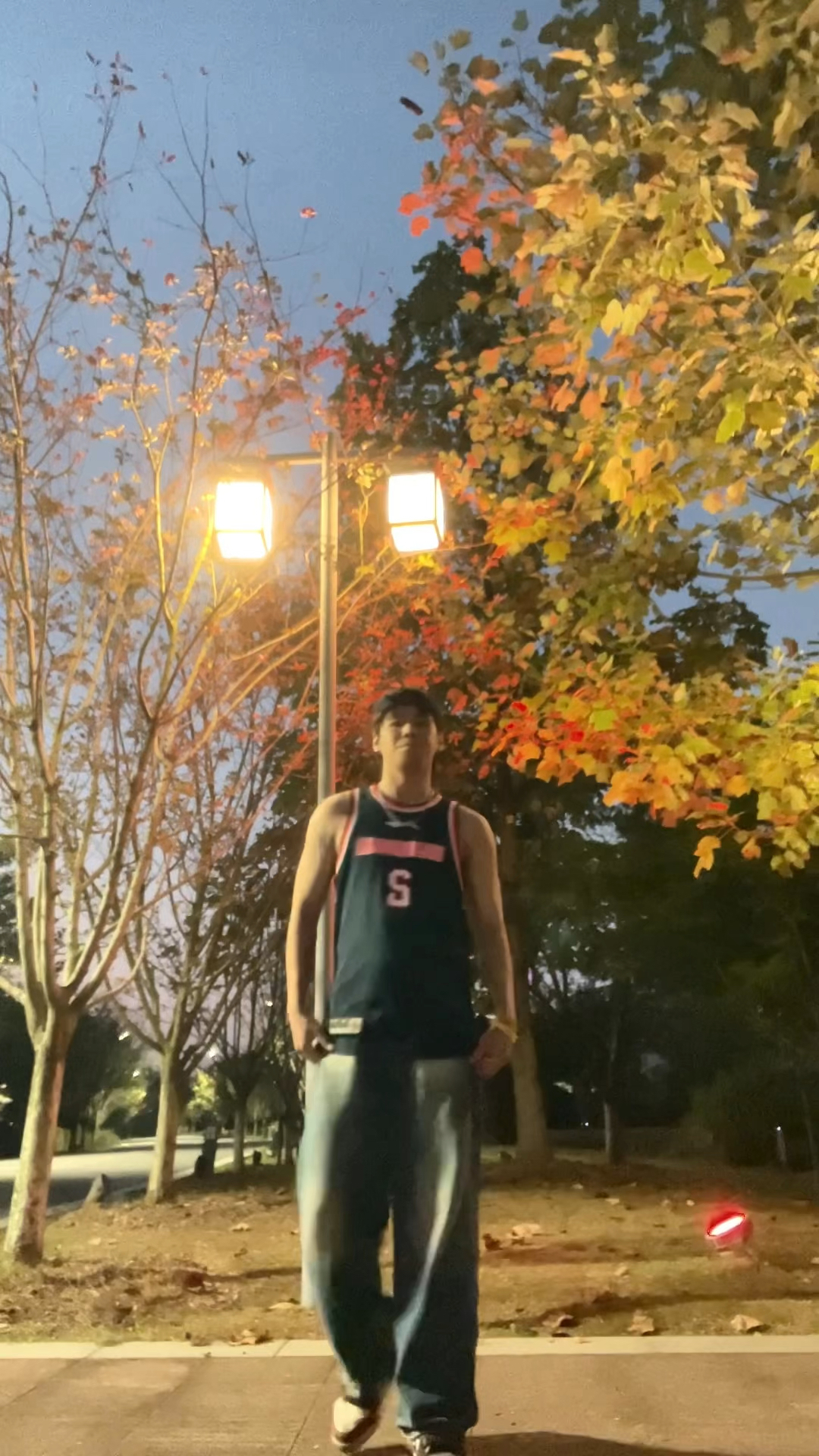 篮球男孩出门这样穿 学起来!
