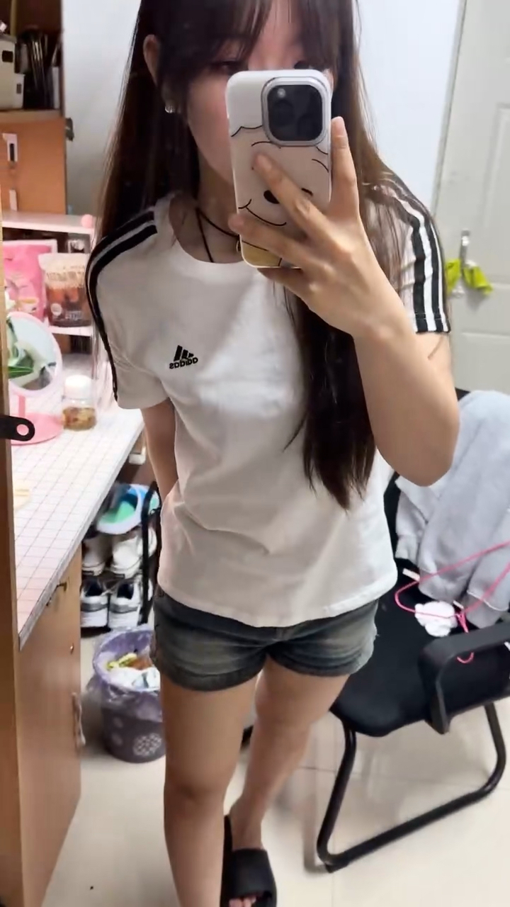 简约的穿搭，最能凸显美丽🤩