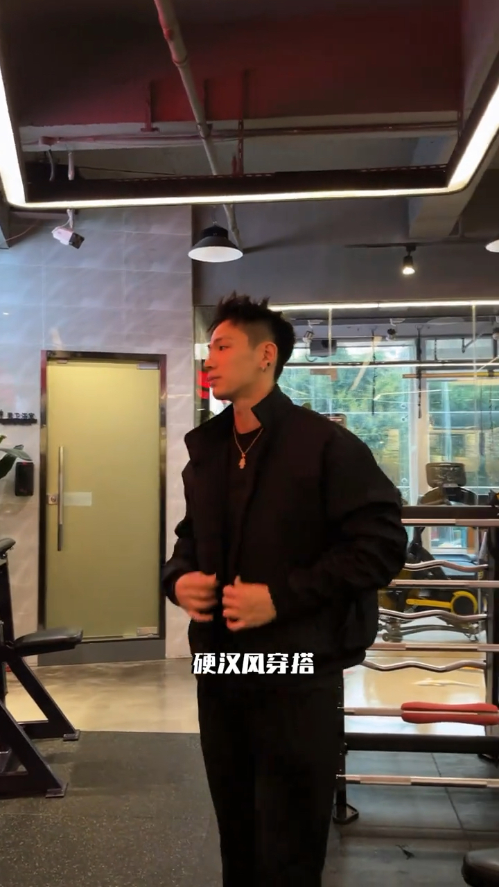 哪个男生能拒绝这样的硬汉风穿搭!