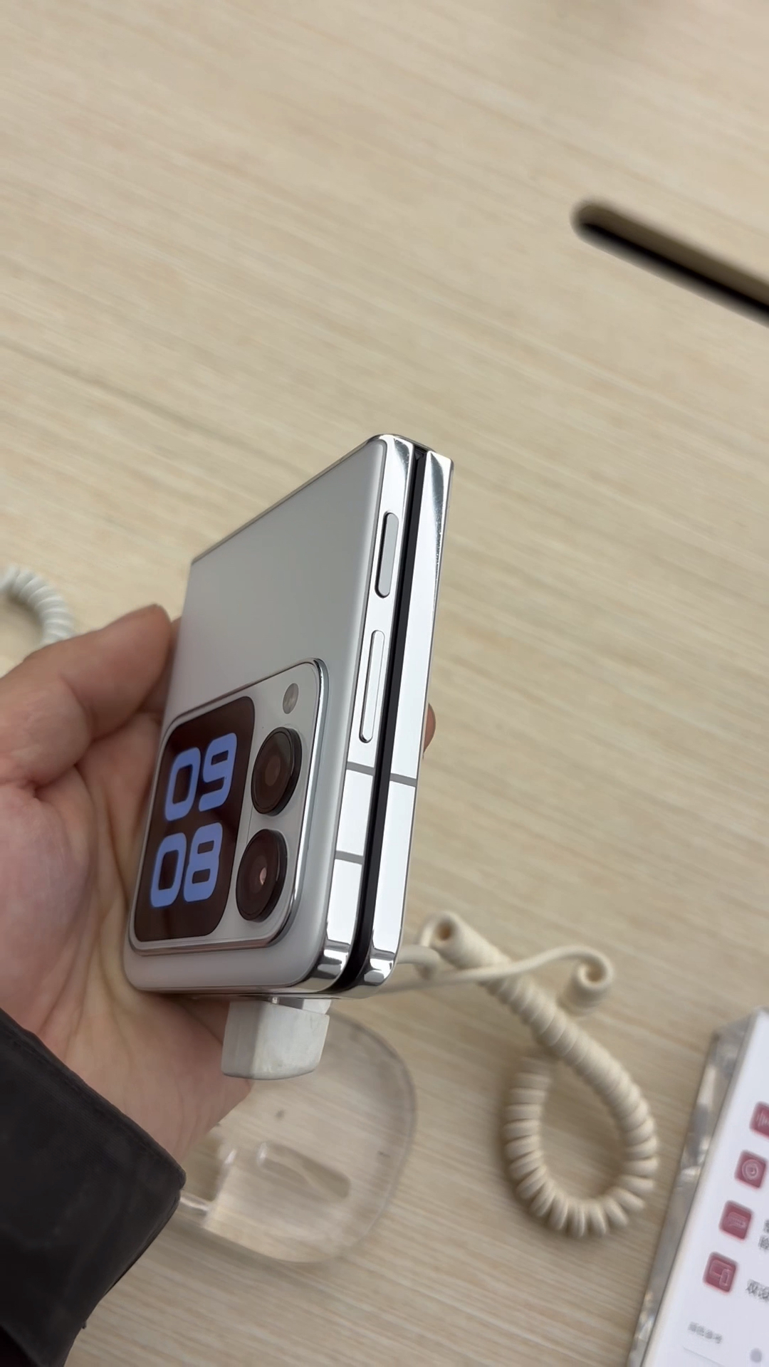 华为小折叠屏NovaFlip有人喜欢吗？