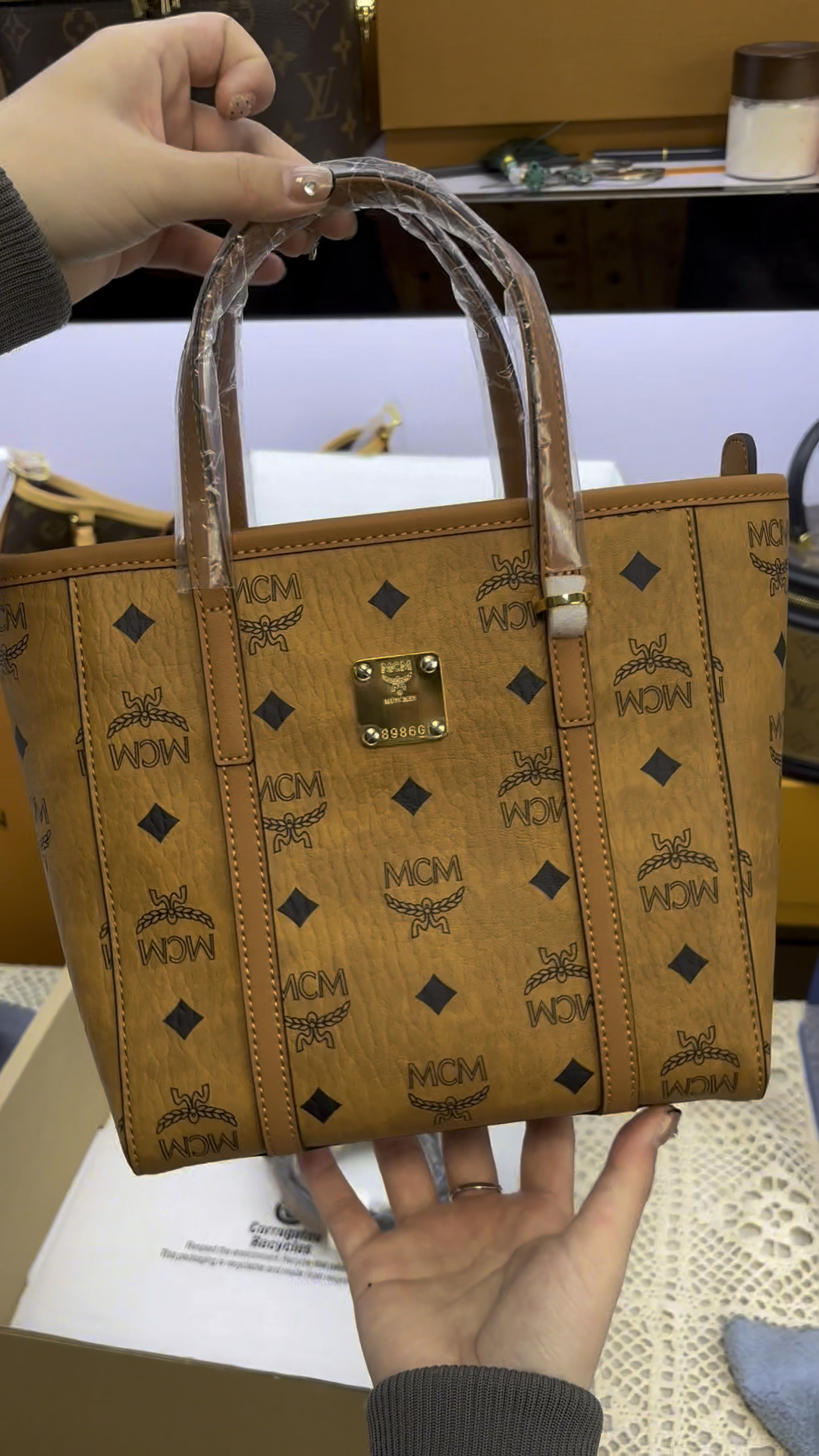 MCM Toni 经典老花满印菜篮子