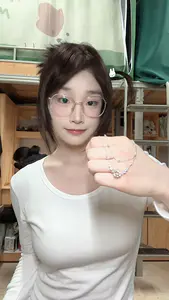 女大学生的饰品分享