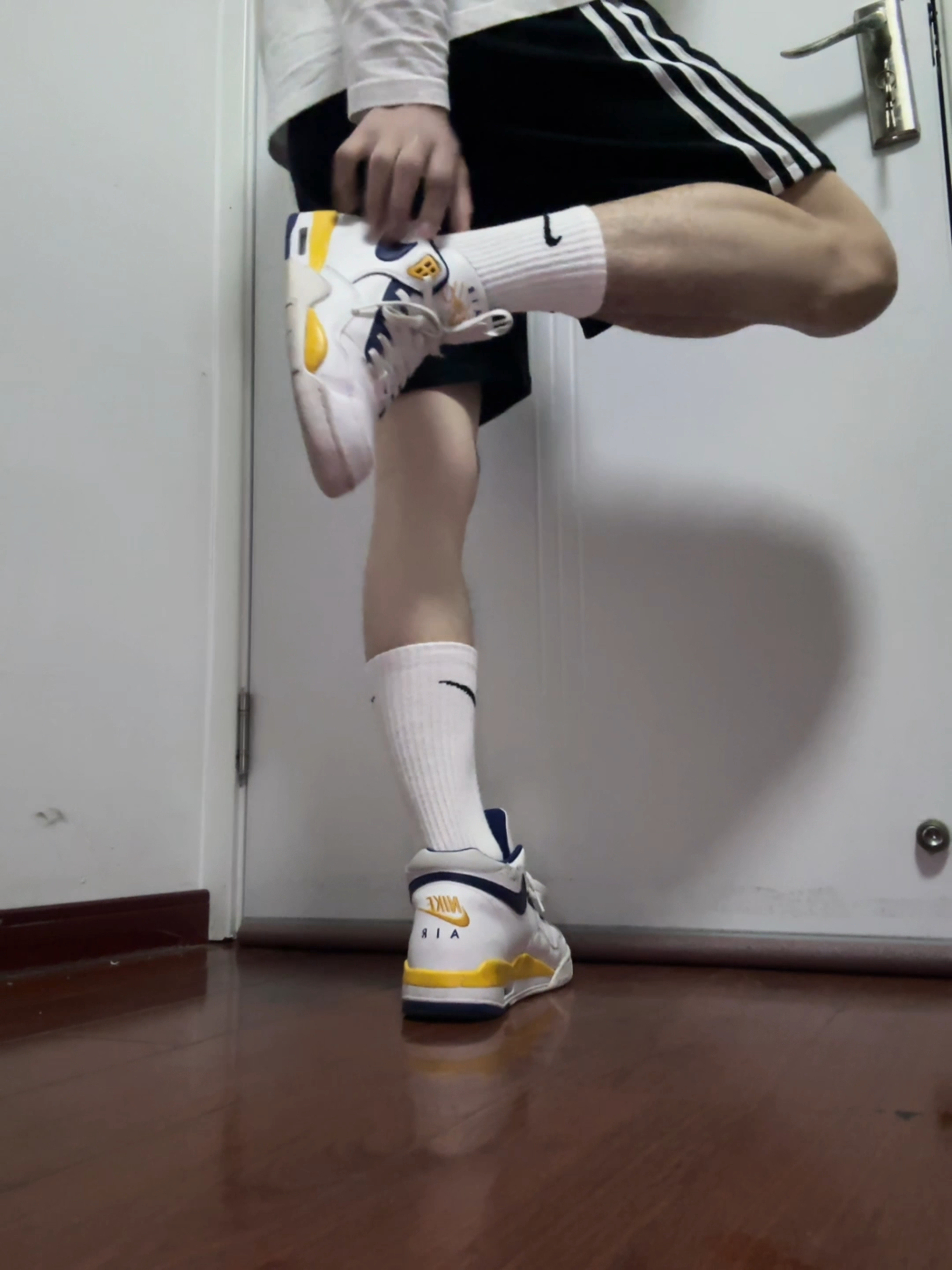 被这双Nike Flight Legacy拿捏了，谁穿谁好看