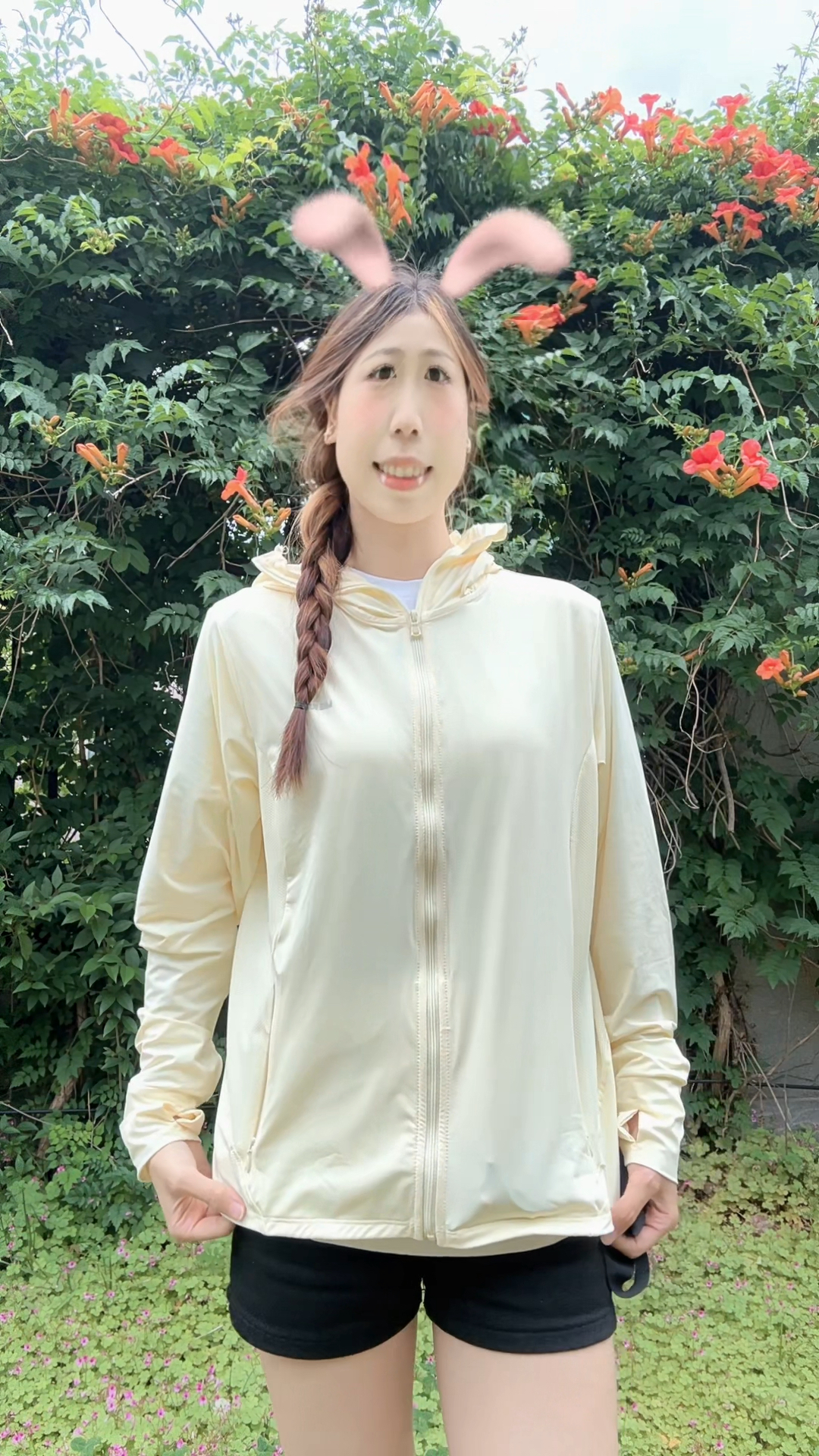 奶黄色的防晒衣好好看