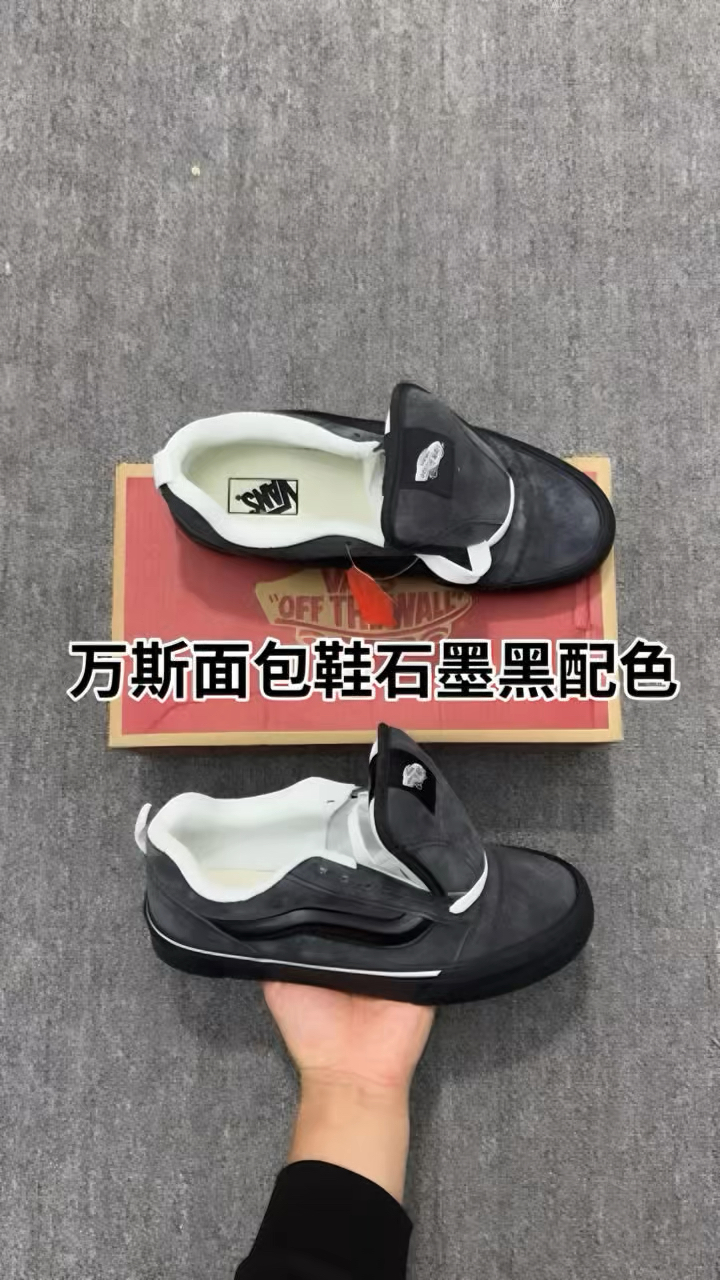 万斯面包鞋石墨黑配色