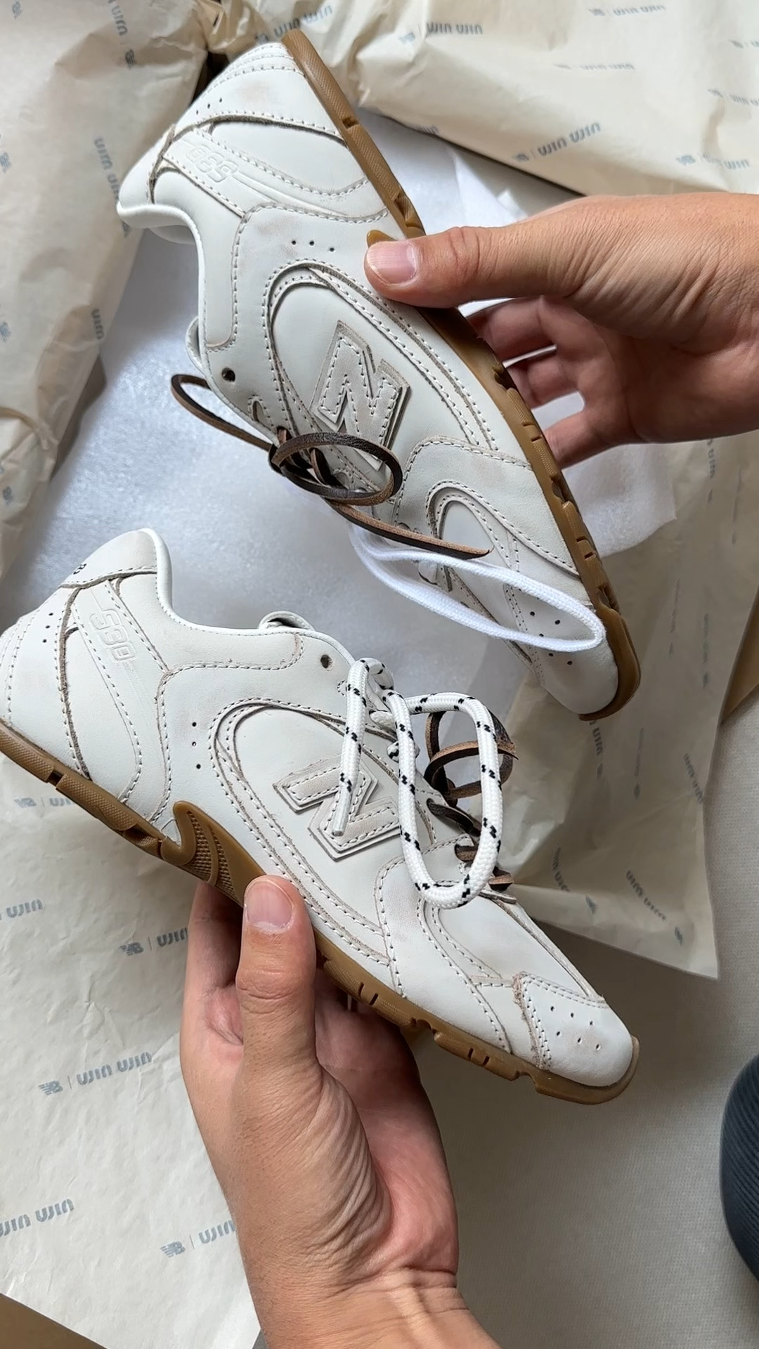 Miu Miu x New Balance联名运动鞋