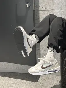 最近挖到一双超适合出门玩的Nike气垫鞋👟