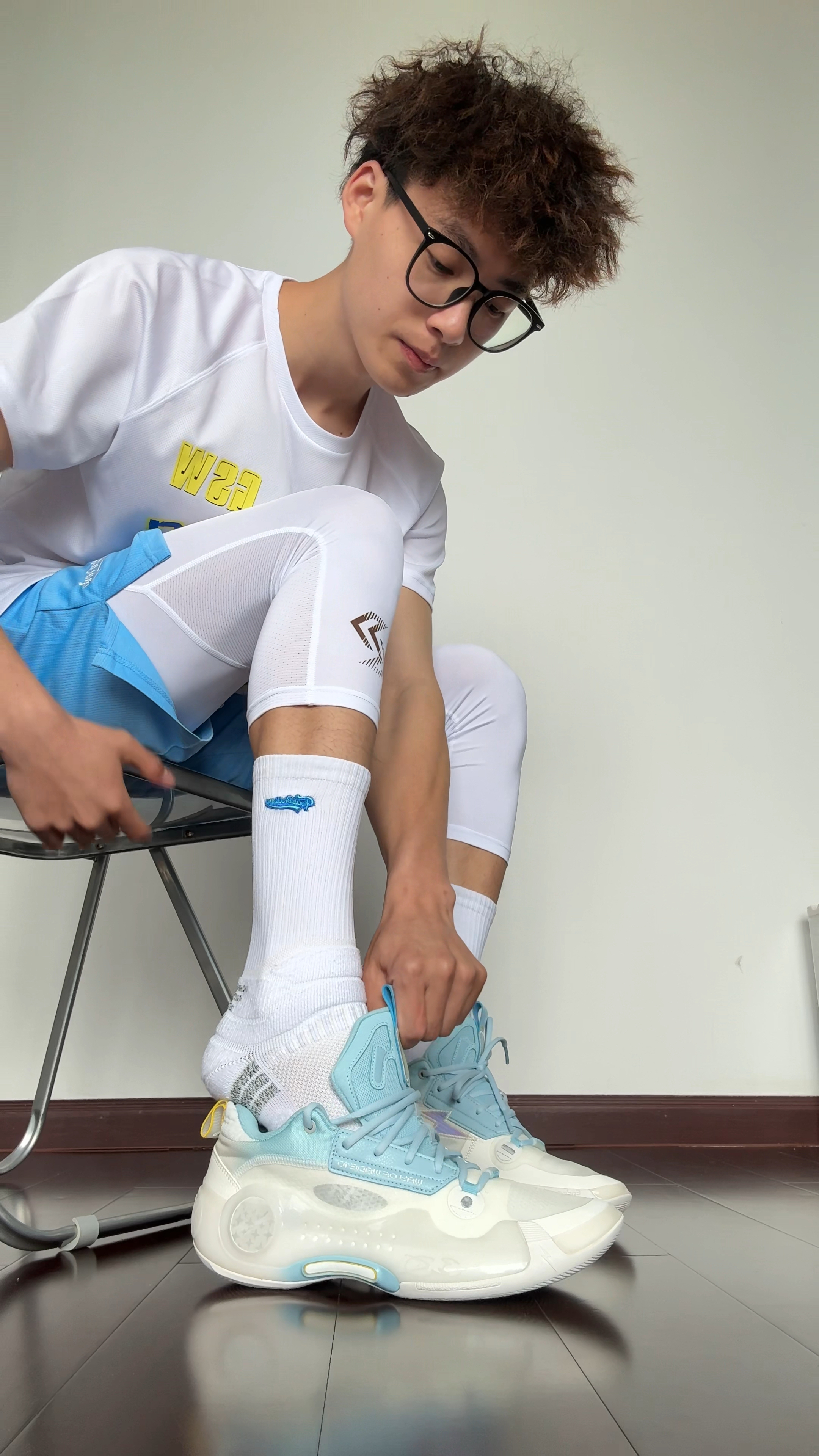 篮球男孩夏日带点蓝的韦德球鞋上脚分享