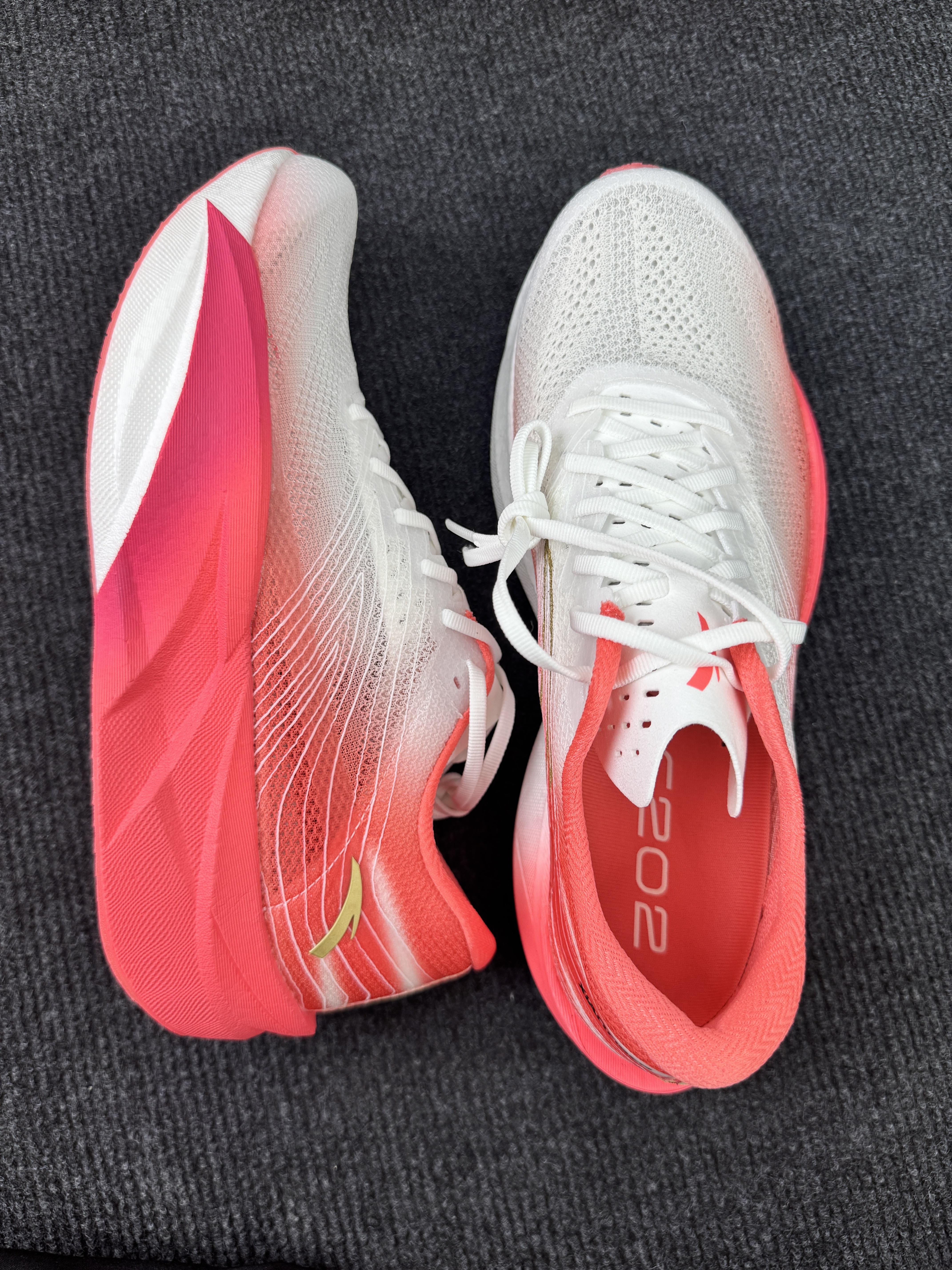 安踏又整活了？又是属于男人的猛男粉‼️