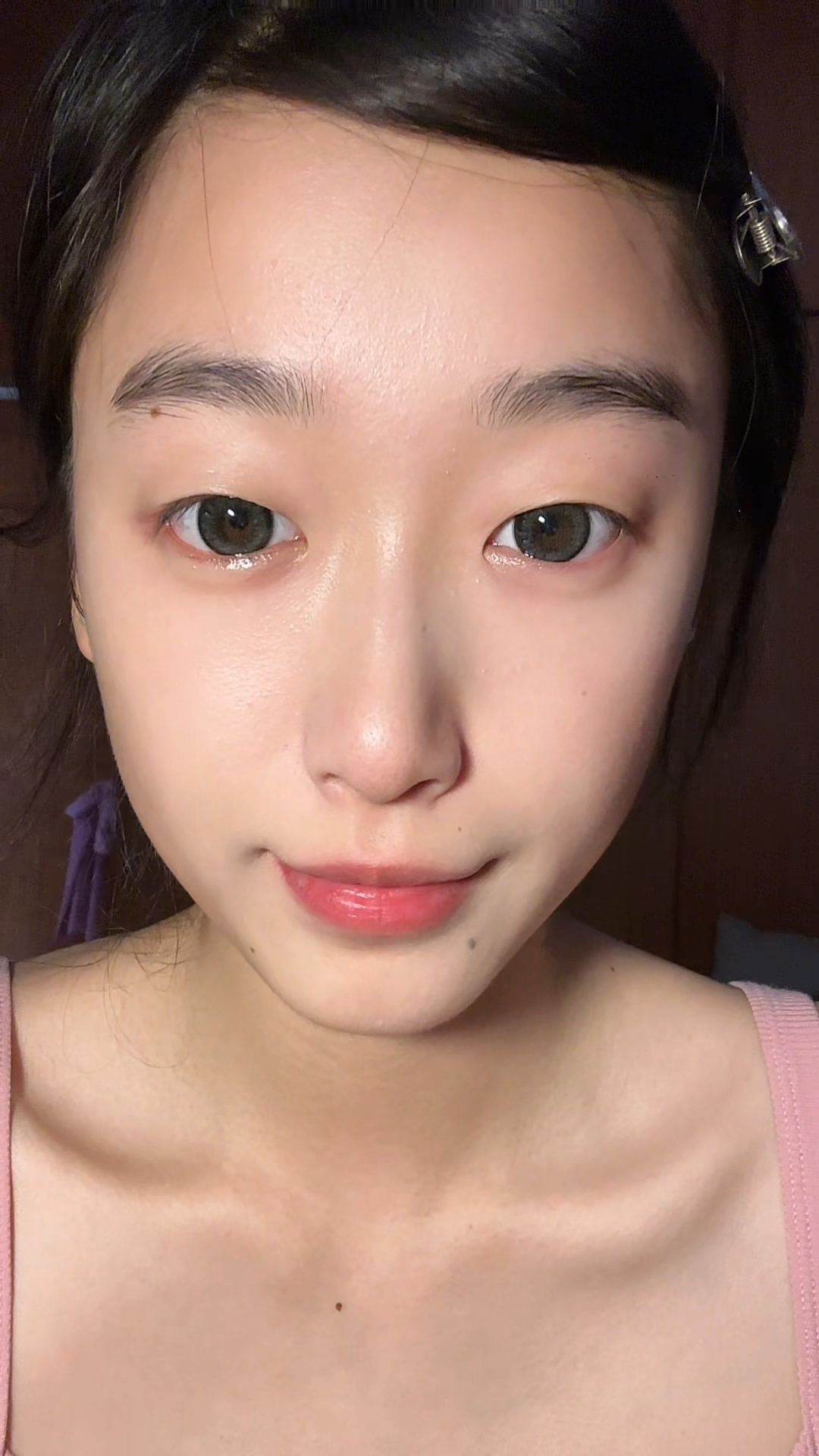 上完遮瑕之后脸都清透了