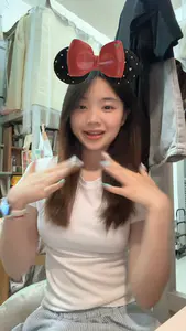 白色短袖