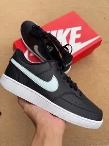 上脚一双Nike court黑灰配色