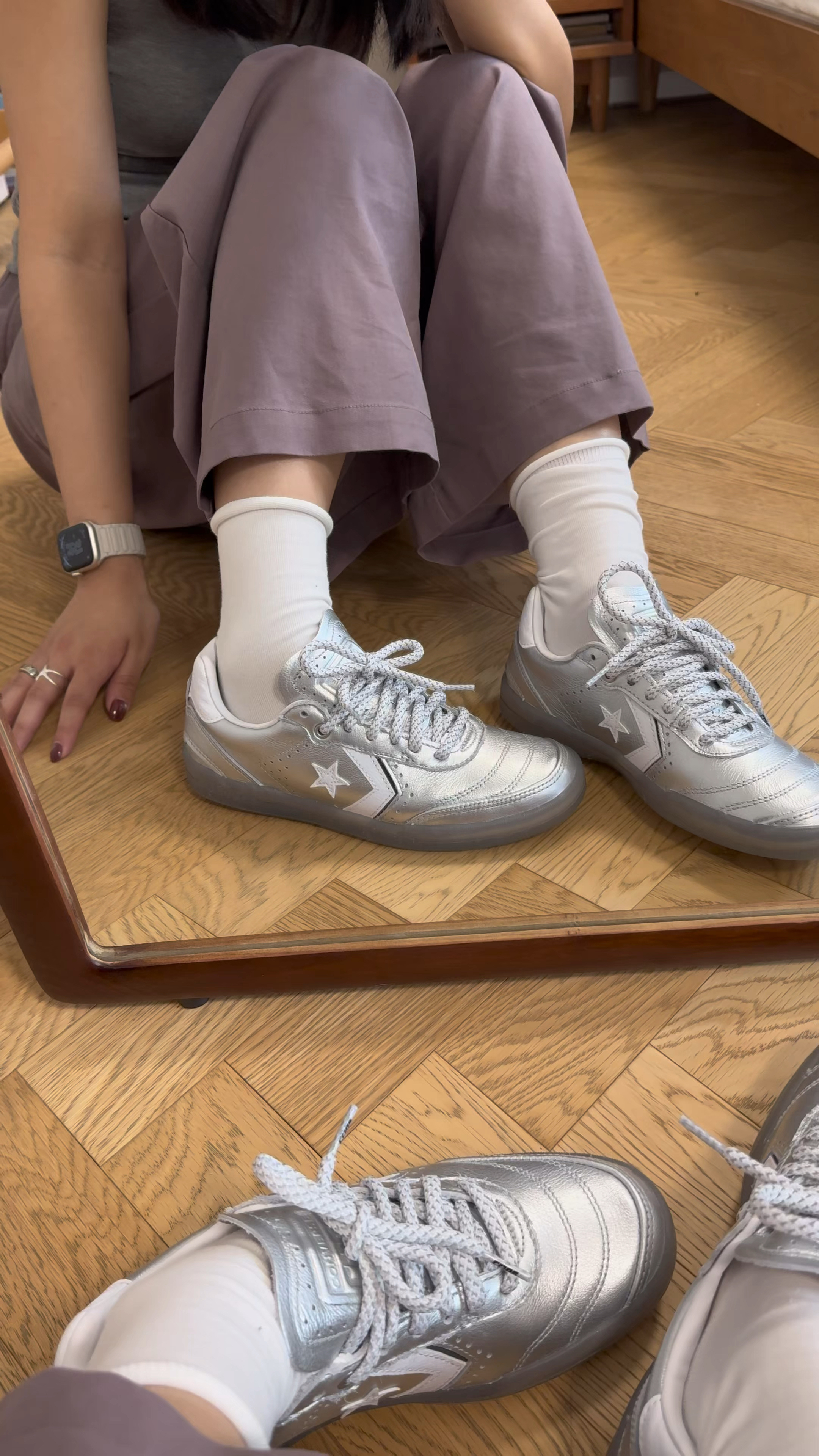 薄底鞋好权威！👟银色真的又酷又时髦又百搭！