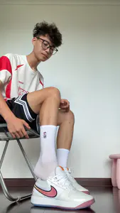 篮球男孩休闲打球都能穿这双布克1吗