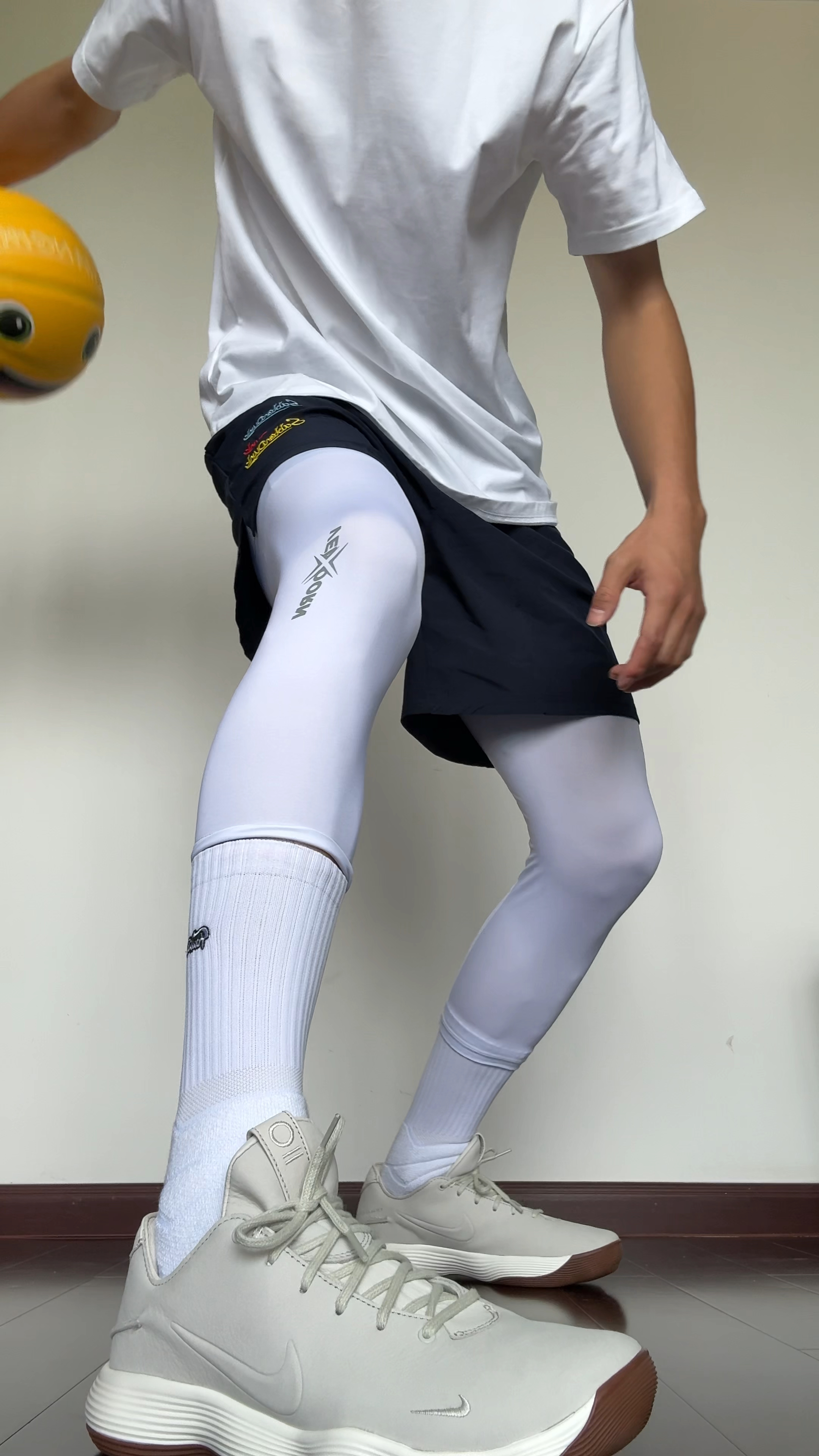 篮球男孩生椰拿铁配色球鞋上脚转场分享