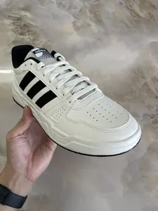 价格虽然很便宜只要200多,但这款阿迪达