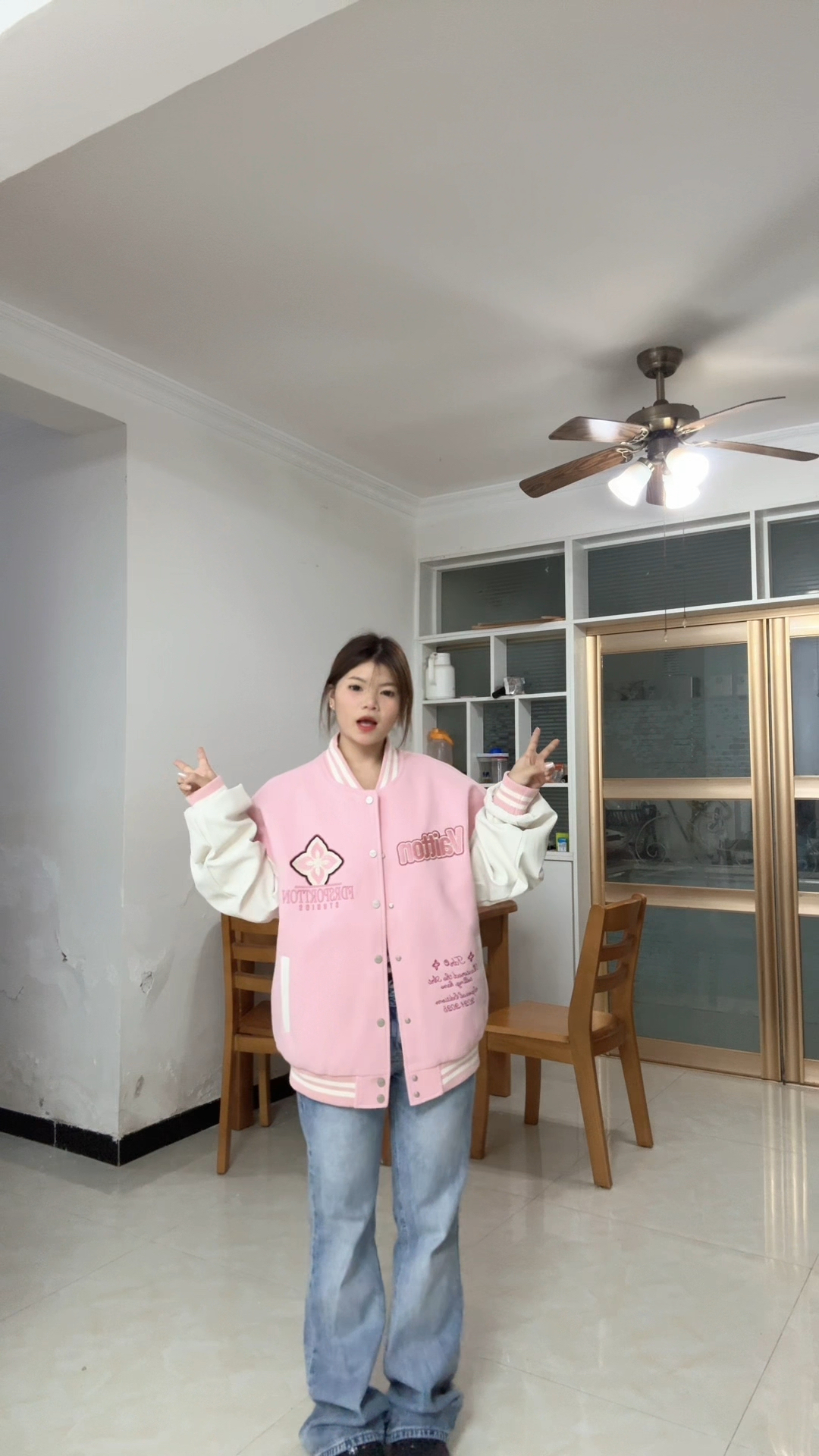 甜酷少女的棒球服穿搭|粉色系也能很飒