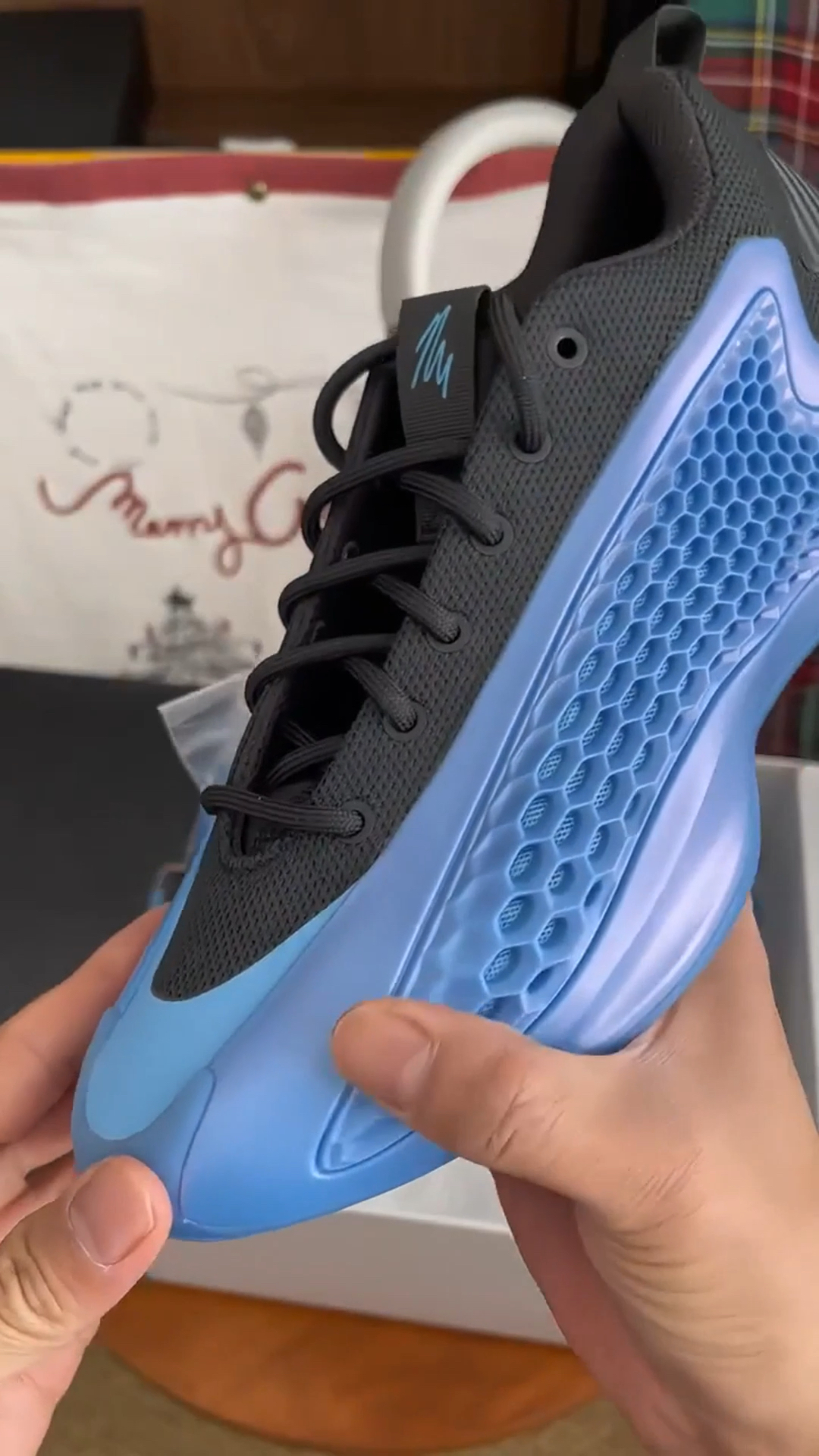 挖到宝了！这双蓝黑战靴又帅又能打！🏀