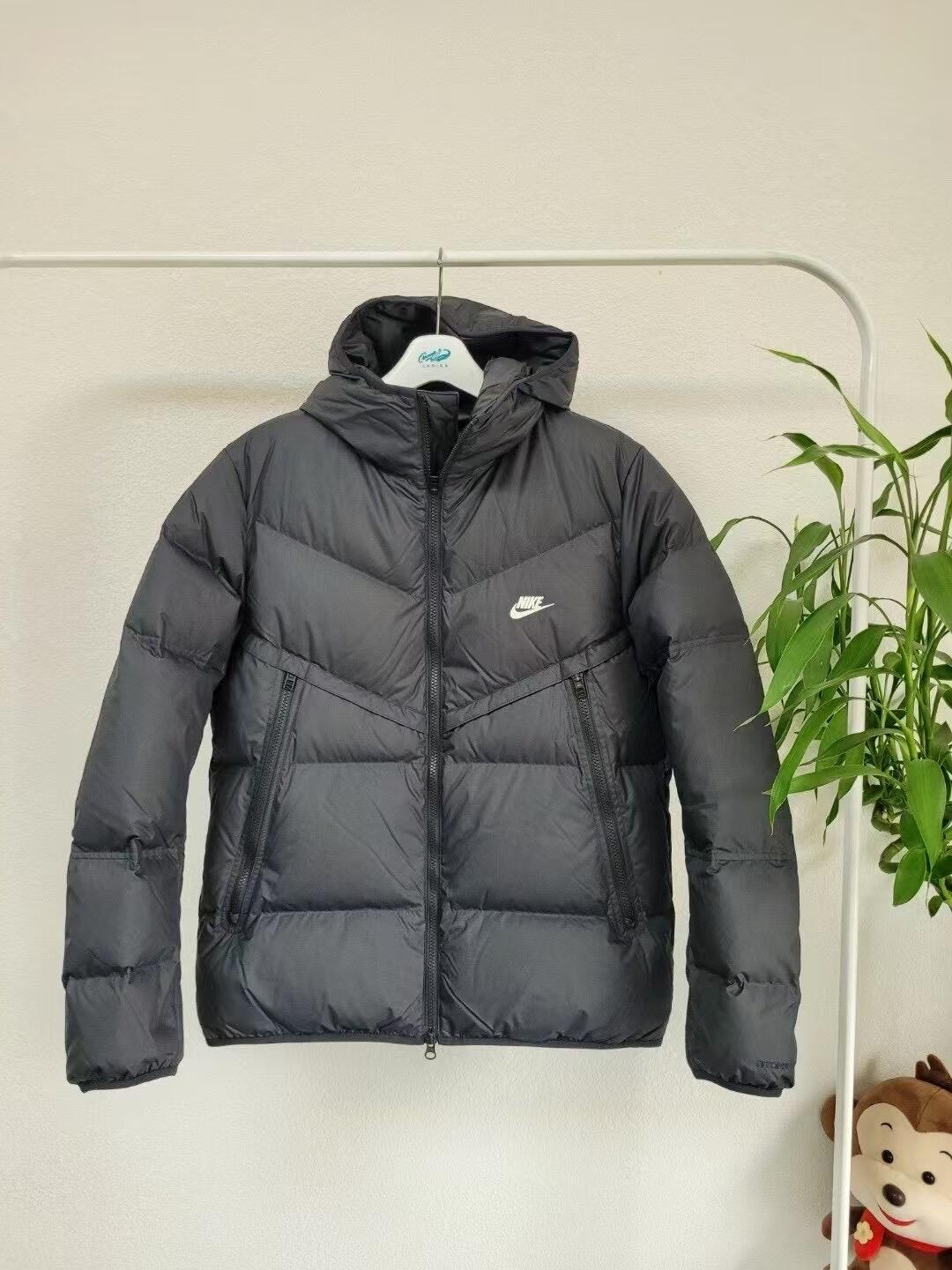 nike爆款！黑色简约羽绒服!