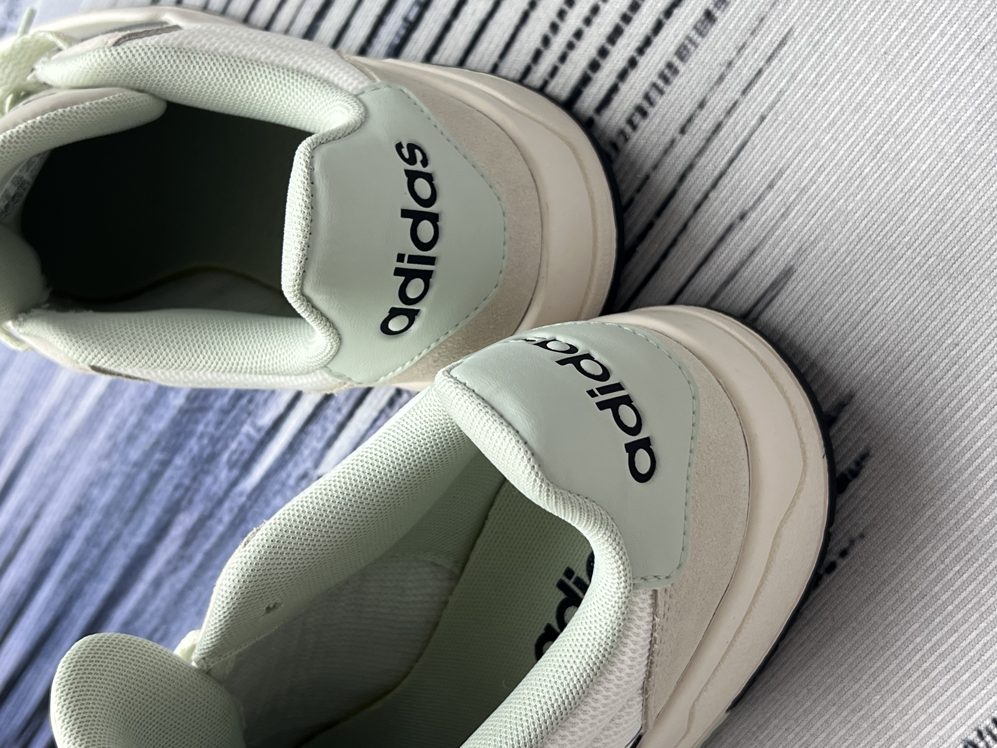 这双淡绿阿迪，我劝你别盲目冲