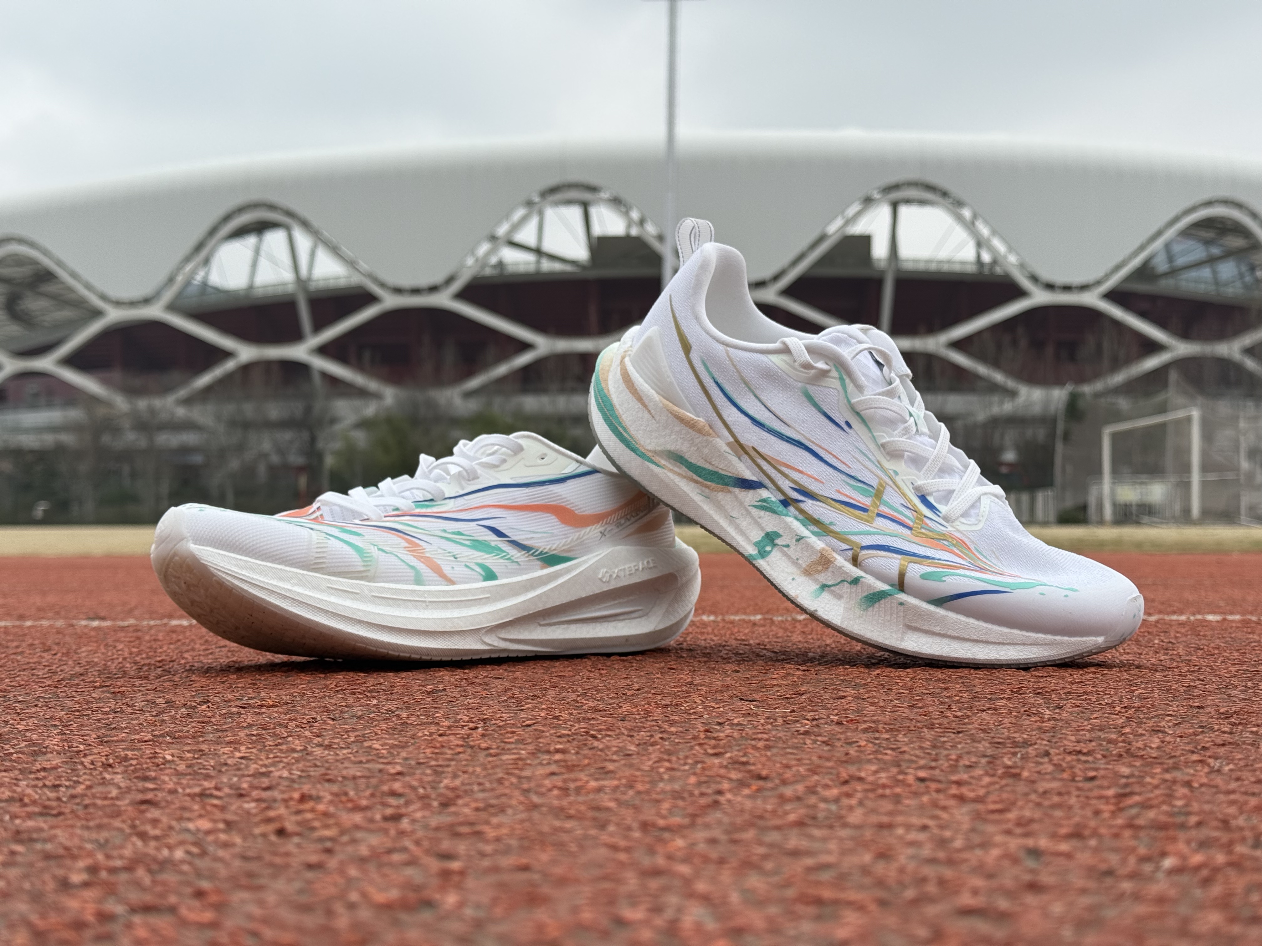 博个好彩头——特步两千公里5代&一体成型5代实战测评|