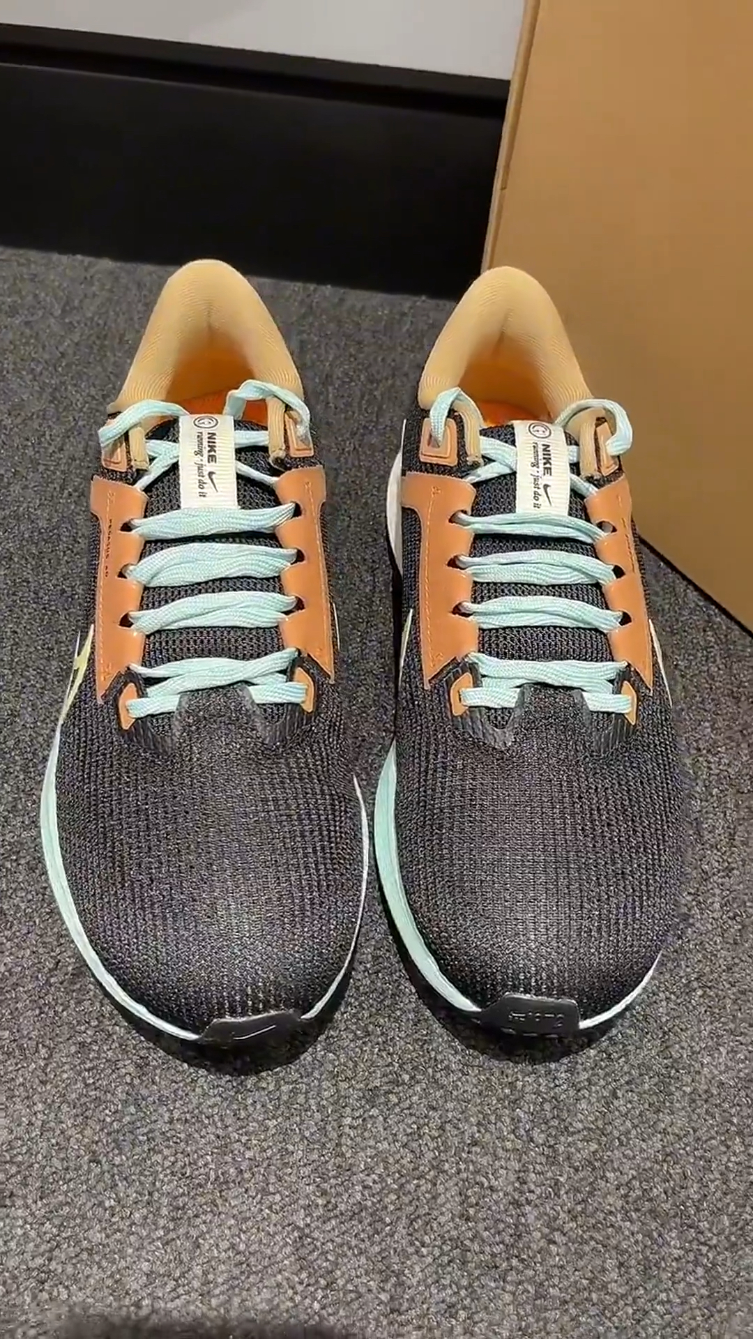 Nike飞马40黑黄亮眼耐脏跑鞋