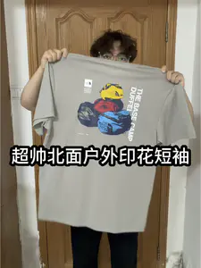北面灰色短袖有点小帅 但不确定❓