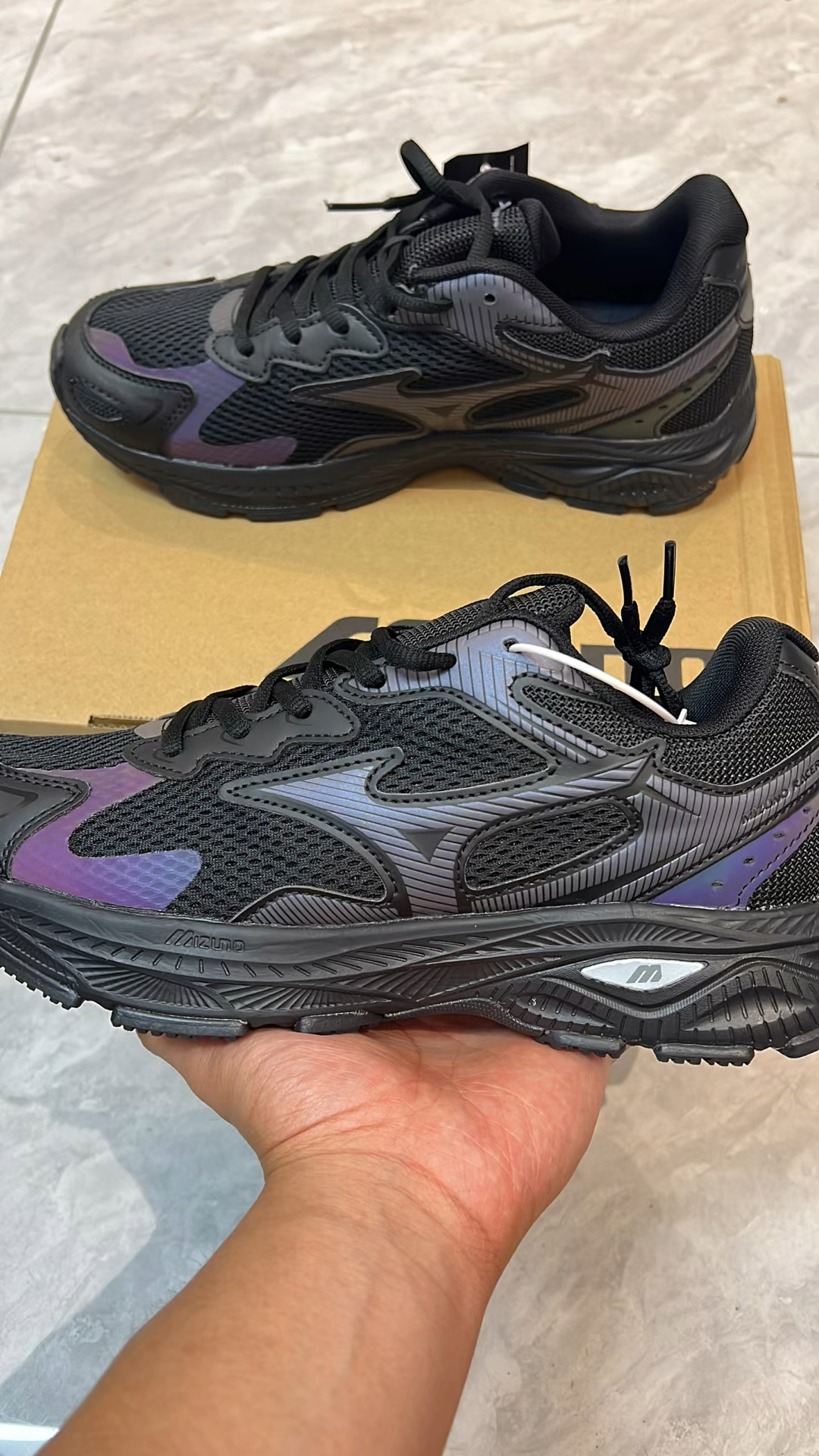 沉浸式开箱～黑紫Mizuno休闲鞋！
