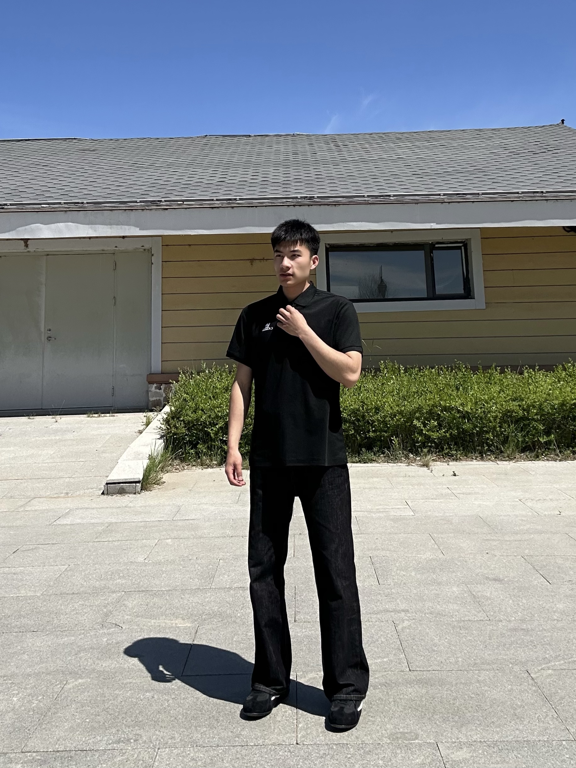 骆驼Polo衫男生衣柜的必备