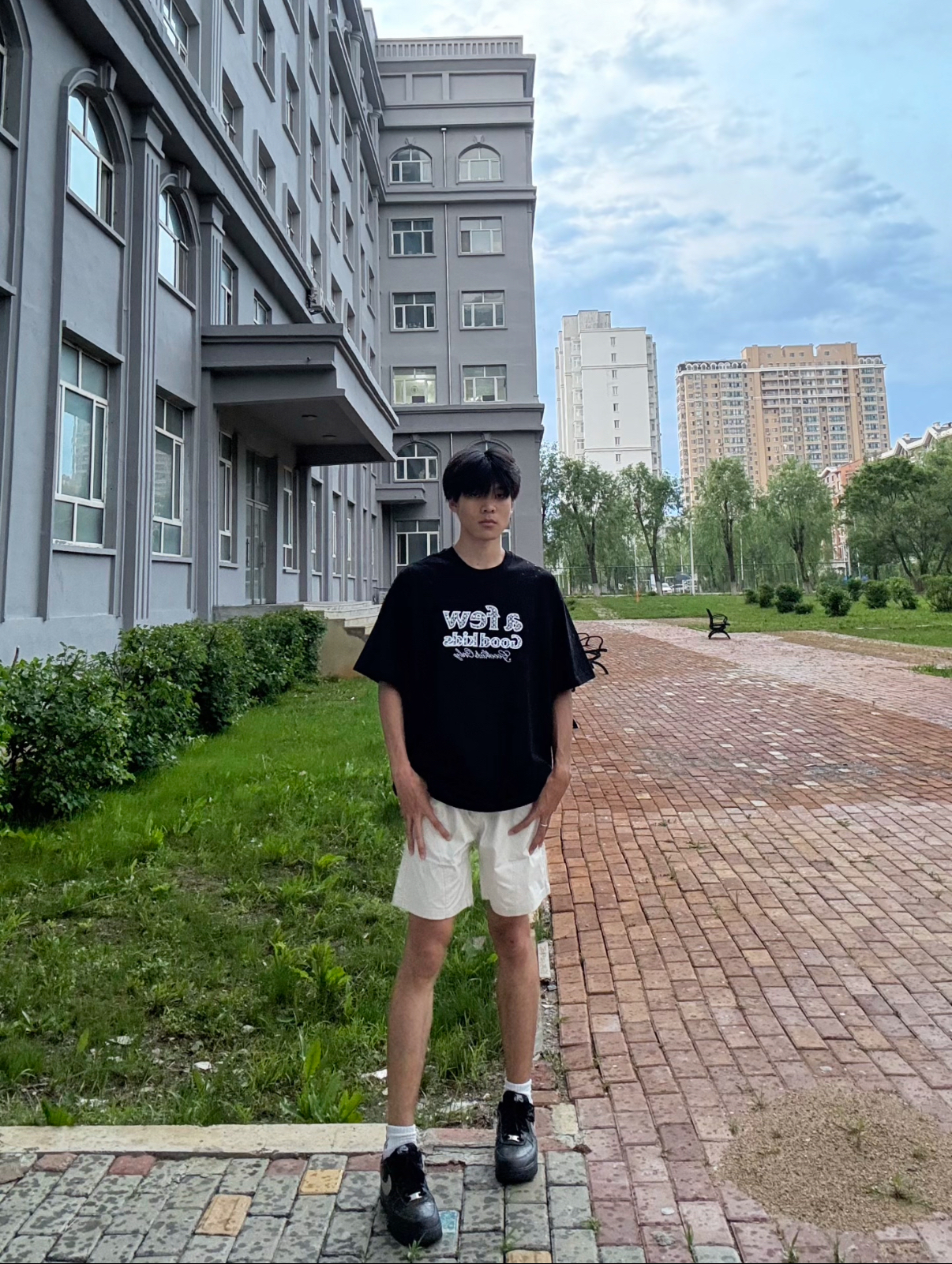 复古珍珠字母T恤｜AFGK这件才是街头百搭王✨