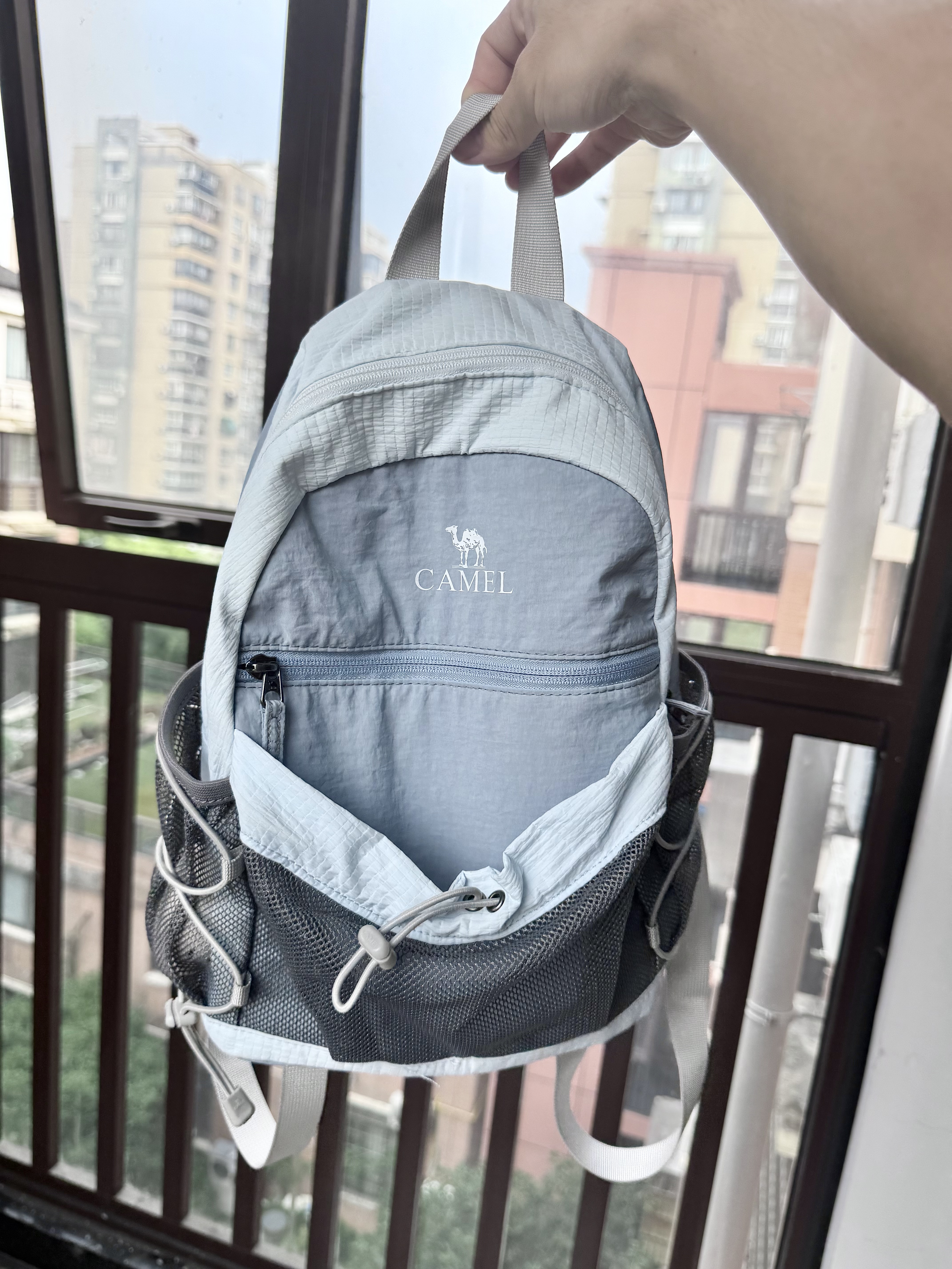 真的拒绝不了这个雾霾蓝小书包🎒～
