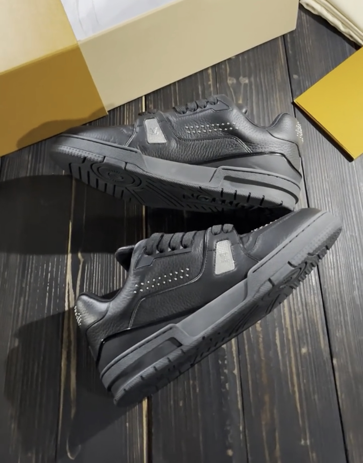 全黑Trainer,低调才是王炸