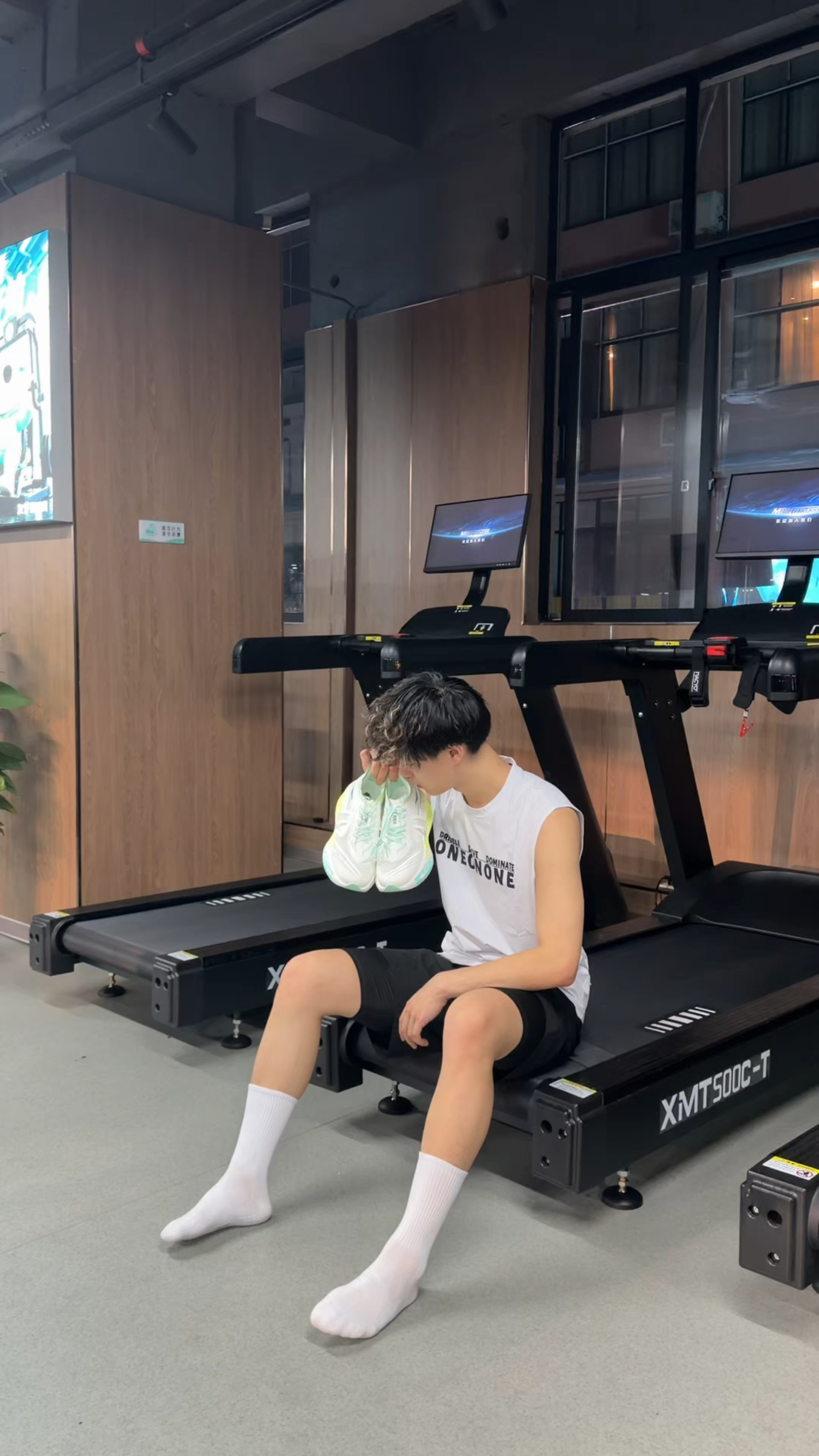 体育生看过来一眼记住的大镂空跑鞋能不香吗