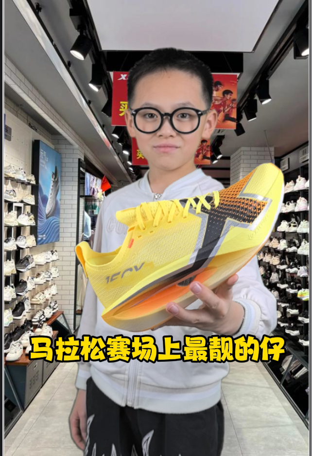 小孩子跑什么马拉松哈！