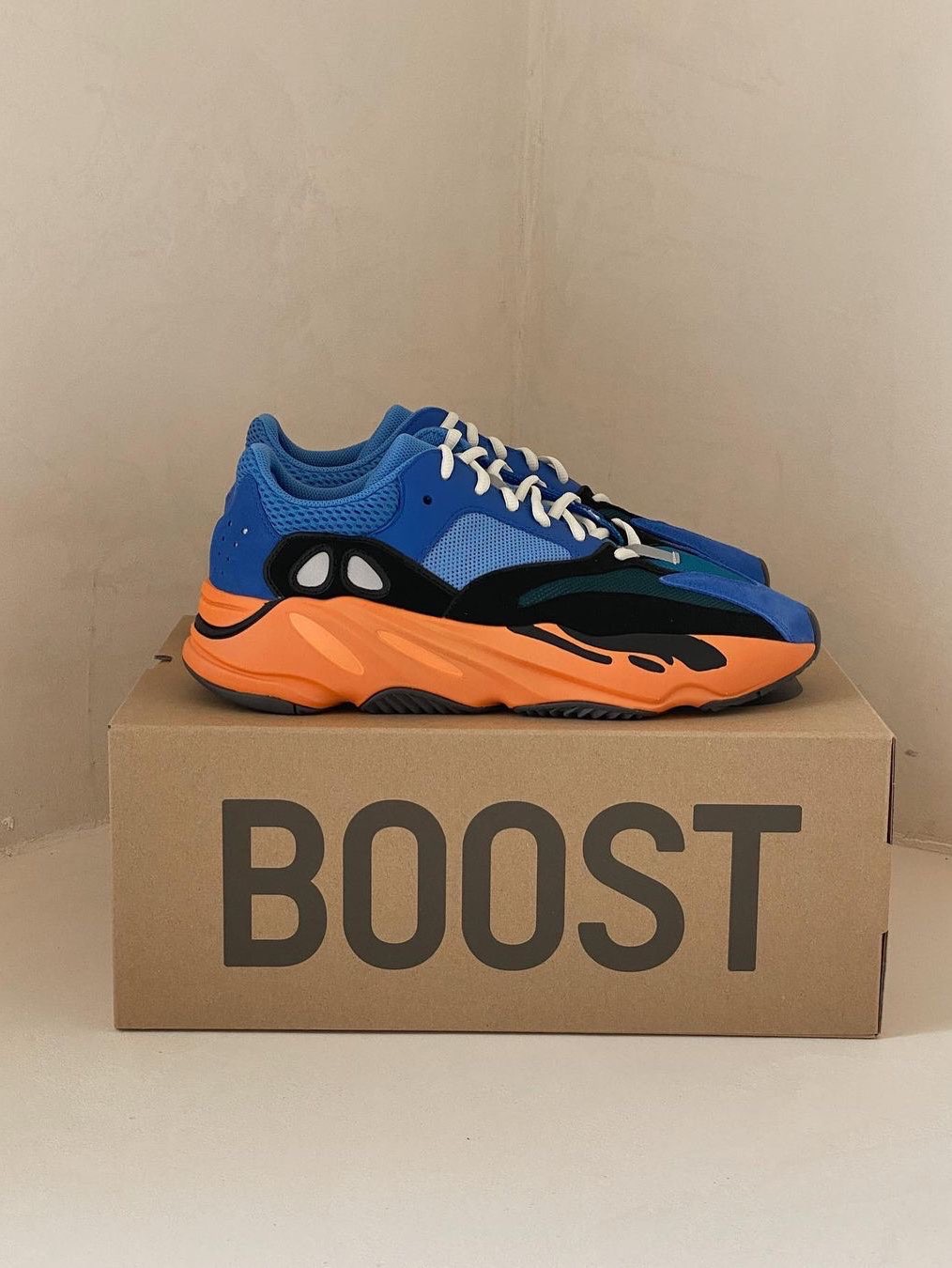 近日 YEEZY 700 又将推出Bri